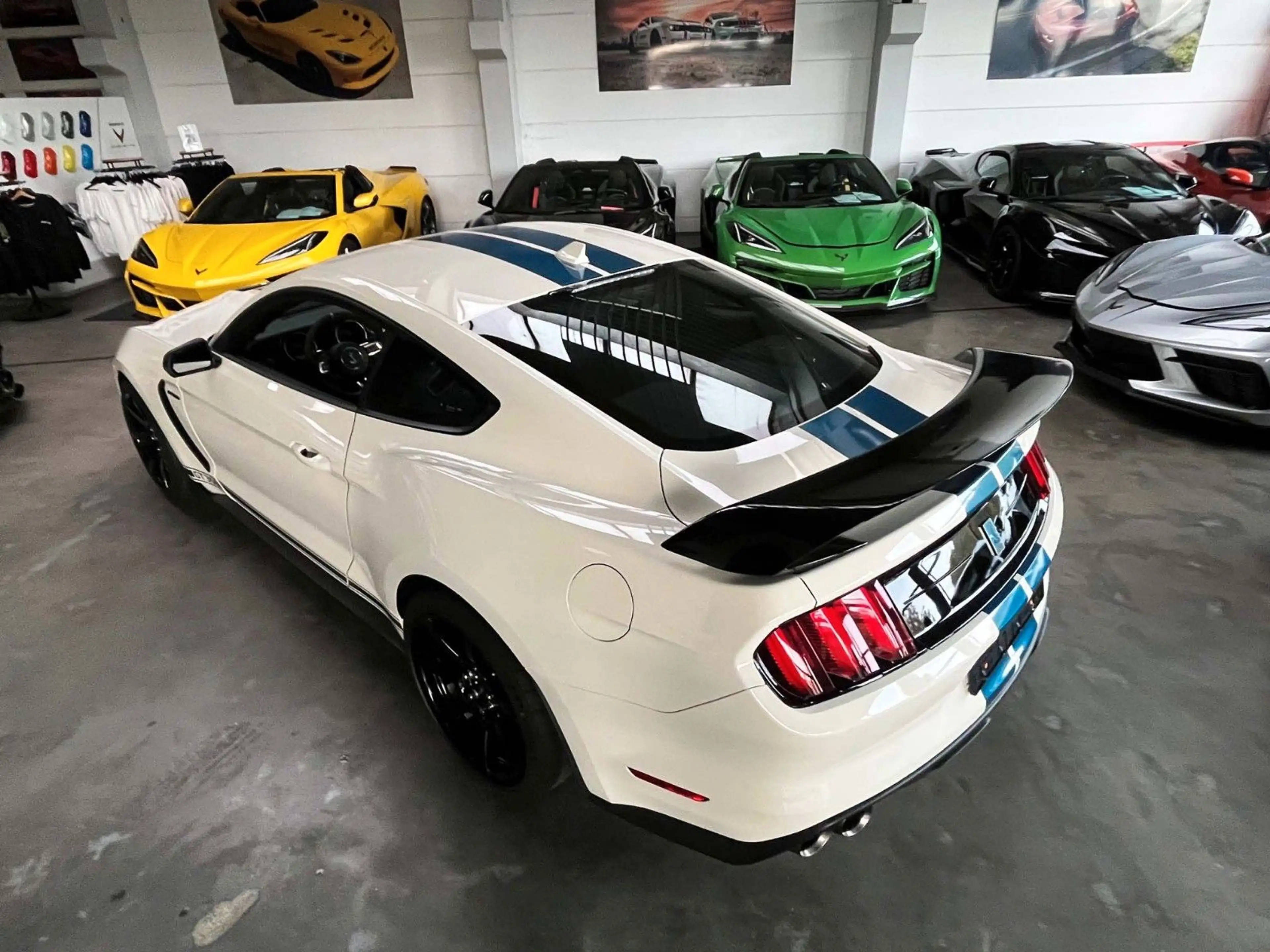 Ford Mustang Shelby GT350R Heritage Edition — photo 8