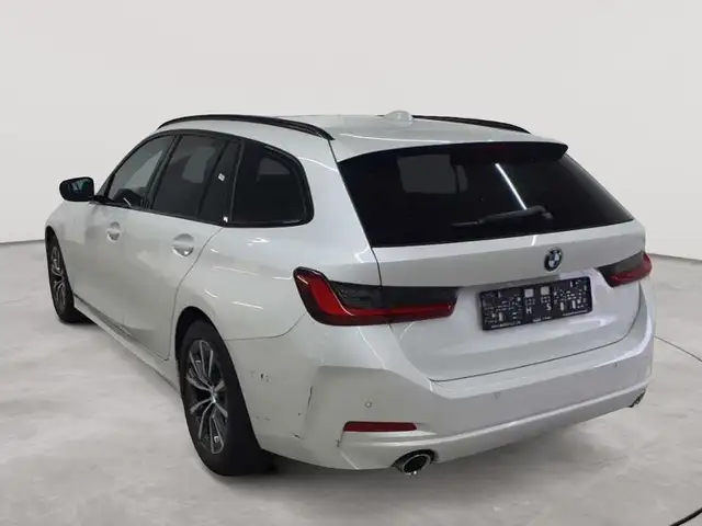 BMW 3 Series view 5