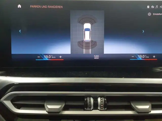 BMW 3 Series view 16