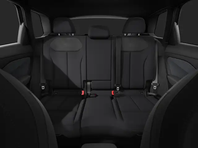 Audi Q3 view 11