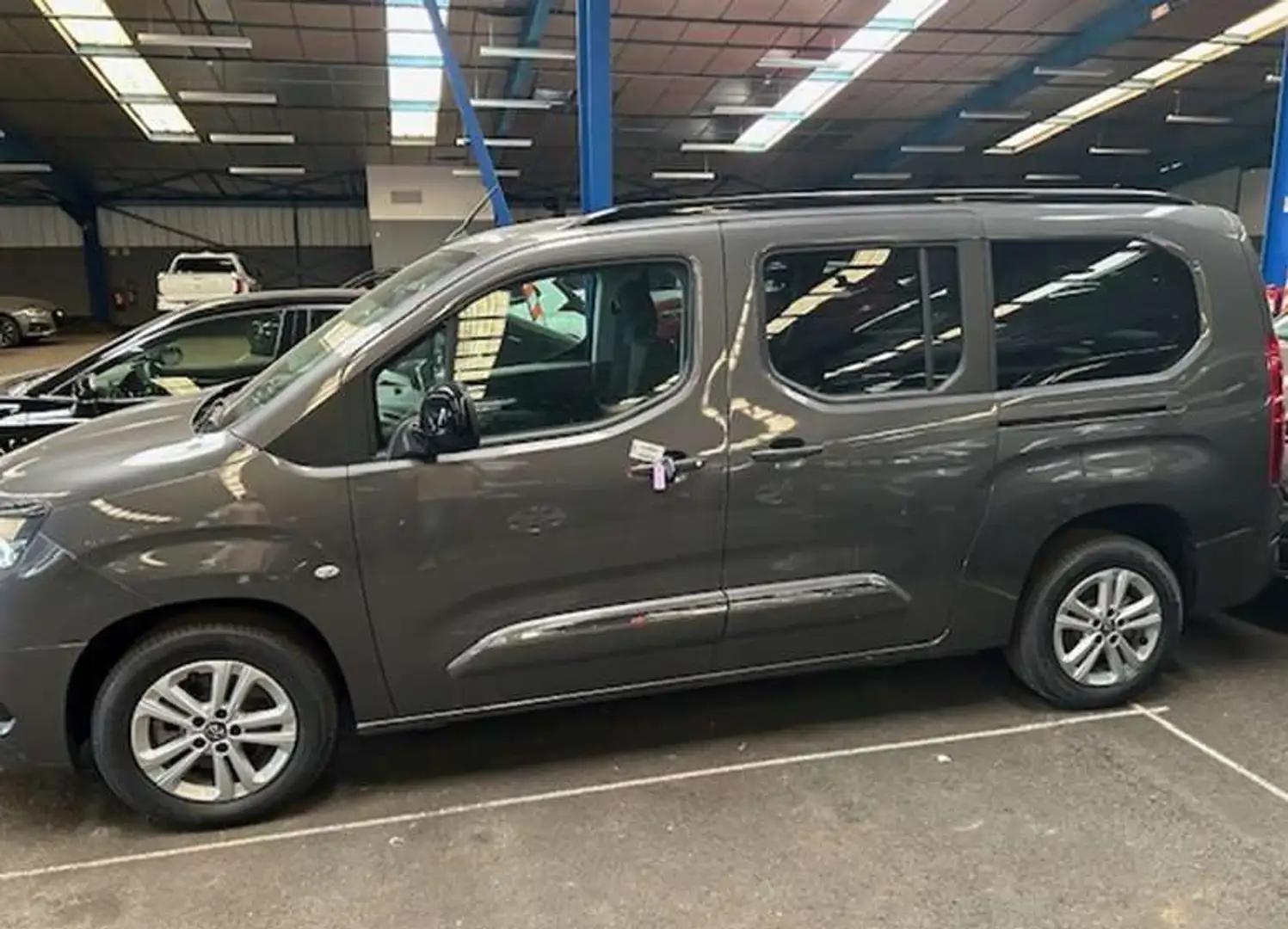 Toyota Proace City City Verso Long 1.5L 130 D-4D BVM6 MPV Noir - 2