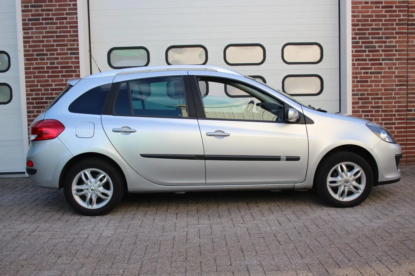 Renault Clio Estate 1.2 TCE Dynamique * Nap / Airco / Cruise * Grijs - 2