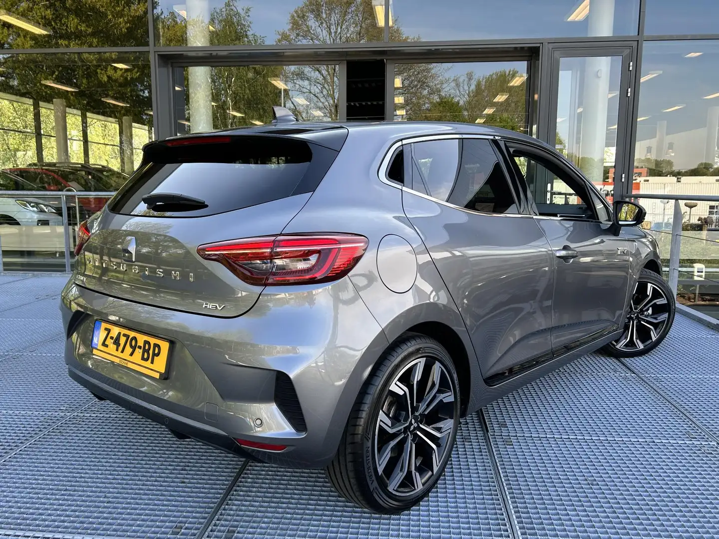 Mitsubishi Colt 1.6 HEV First Edition | Stoel- en Stuurverwarming Grijs - 2