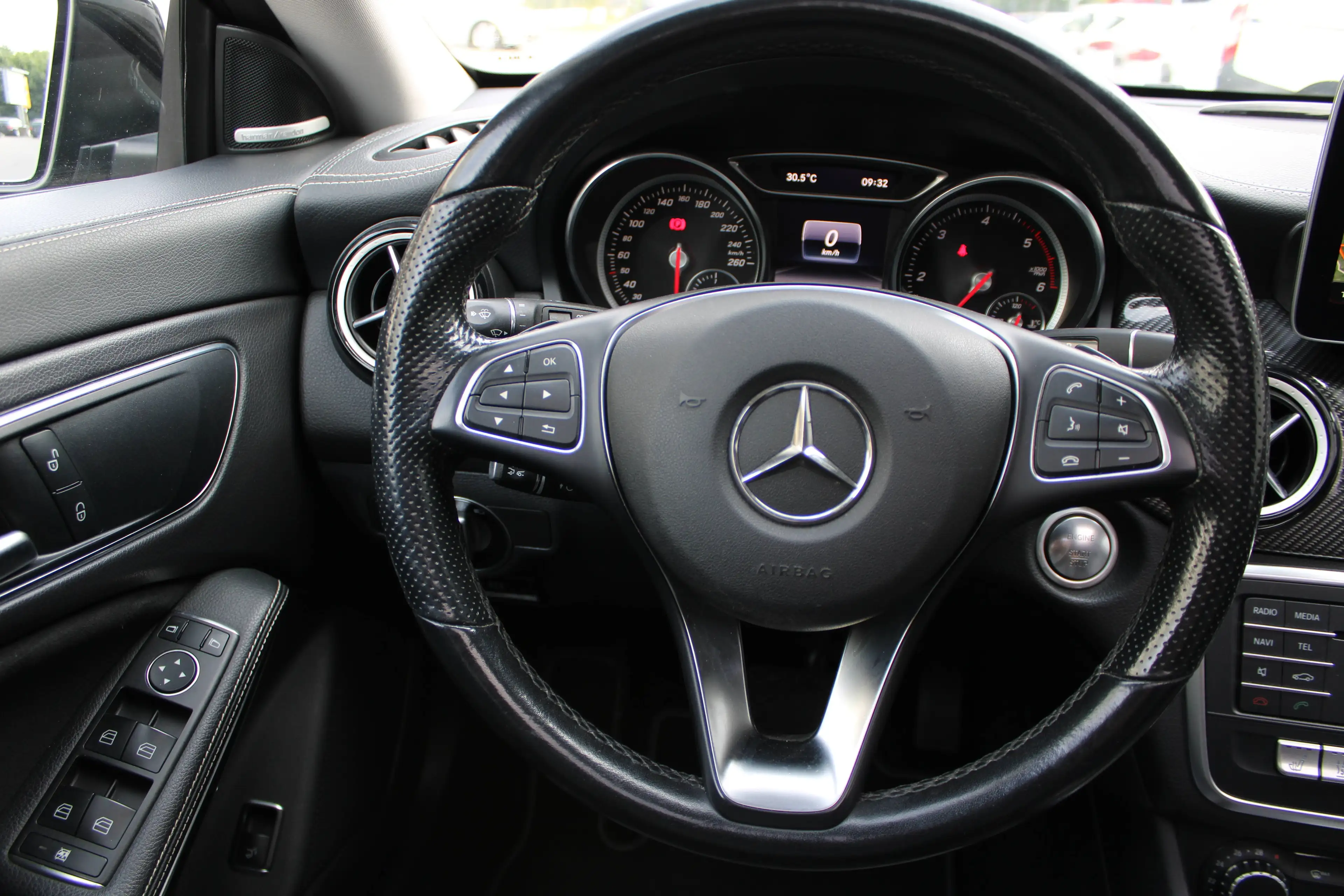 Mercedes-Benz CLA 220 CLA 220 d 4Matic UrbanStyle Edition AMG-Optic-/AHK/Kamera/Leder/Panorama/Distronic — photo 13