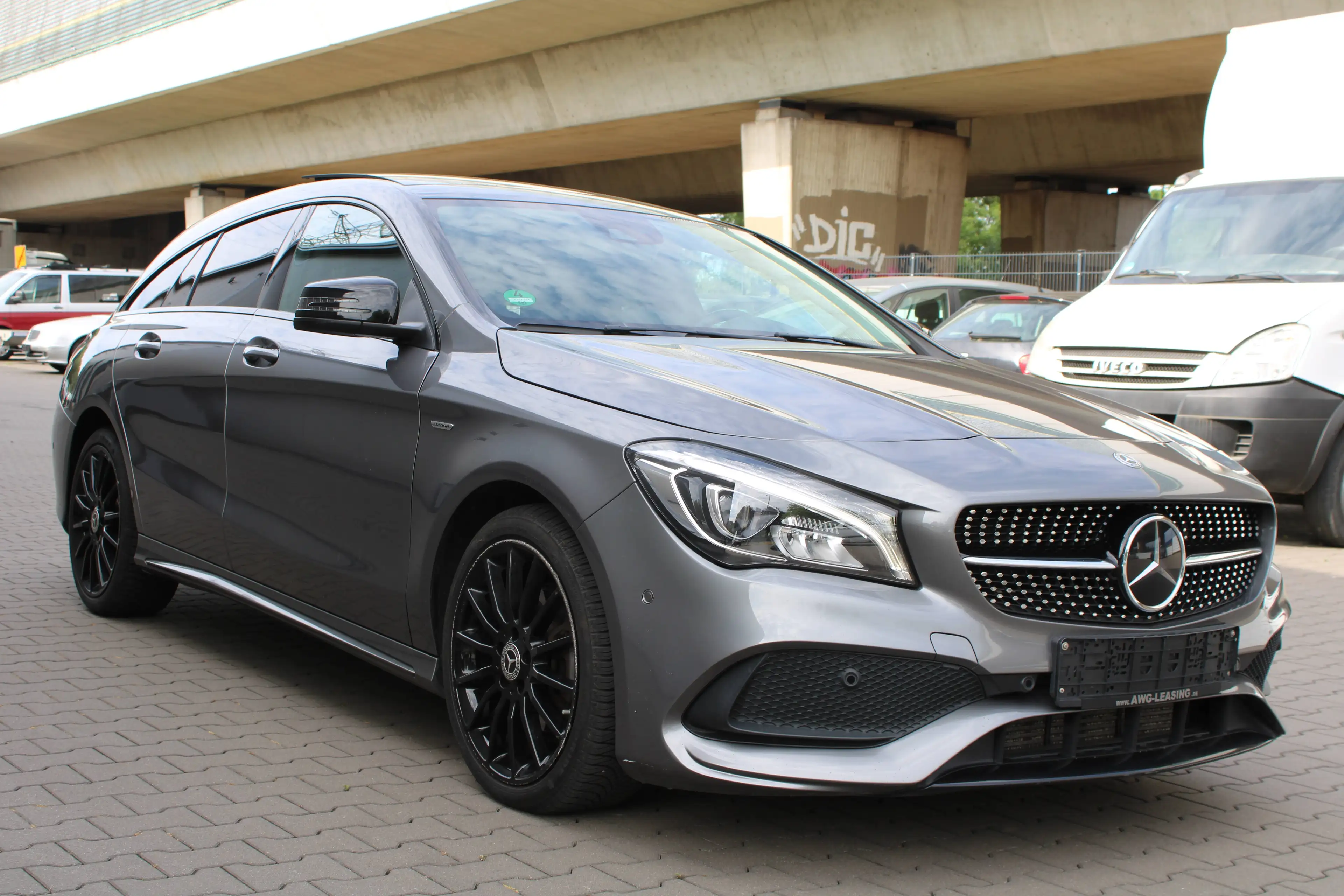 Mercedes-Benz CLA 220 CLA 220 d 4Matic UrbanStyle Edition AMG-Optic-/AHK/Kamera/Leder/Panorama/Distronic
