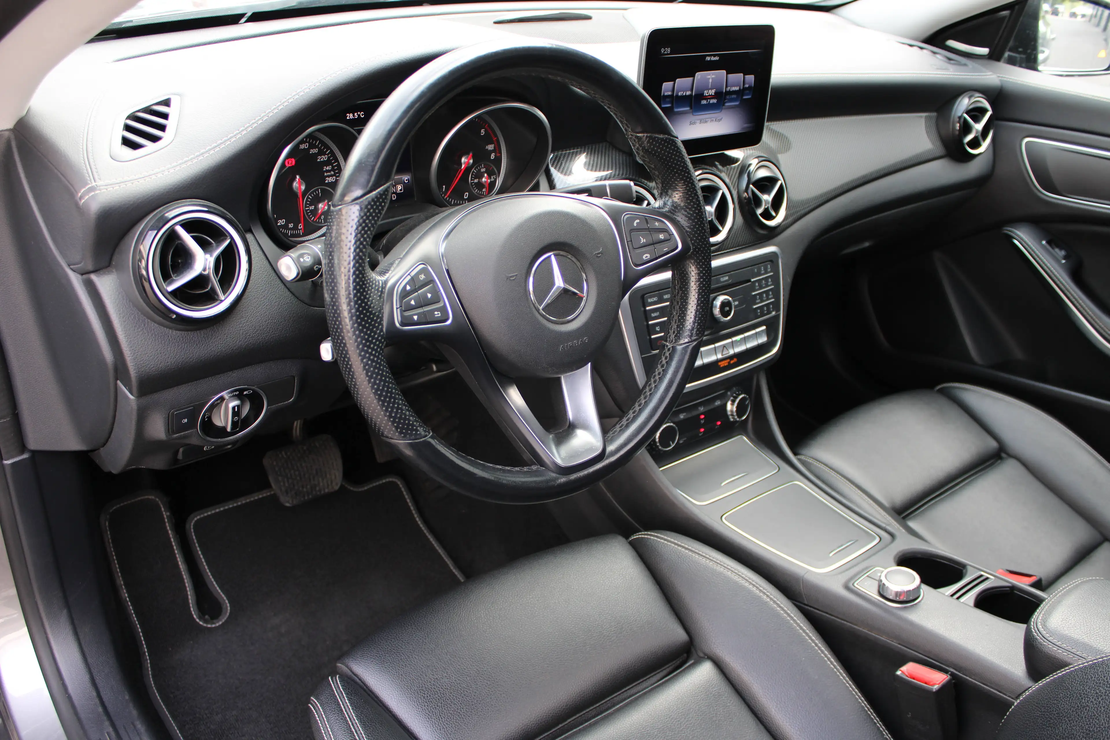 Mercedes-Benz CLA 220 CLA 220 d 4Matic UrbanStyle Edition AMG-Optic-/AHK/Kamera/Leder/Panorama/Distronic — photo 6