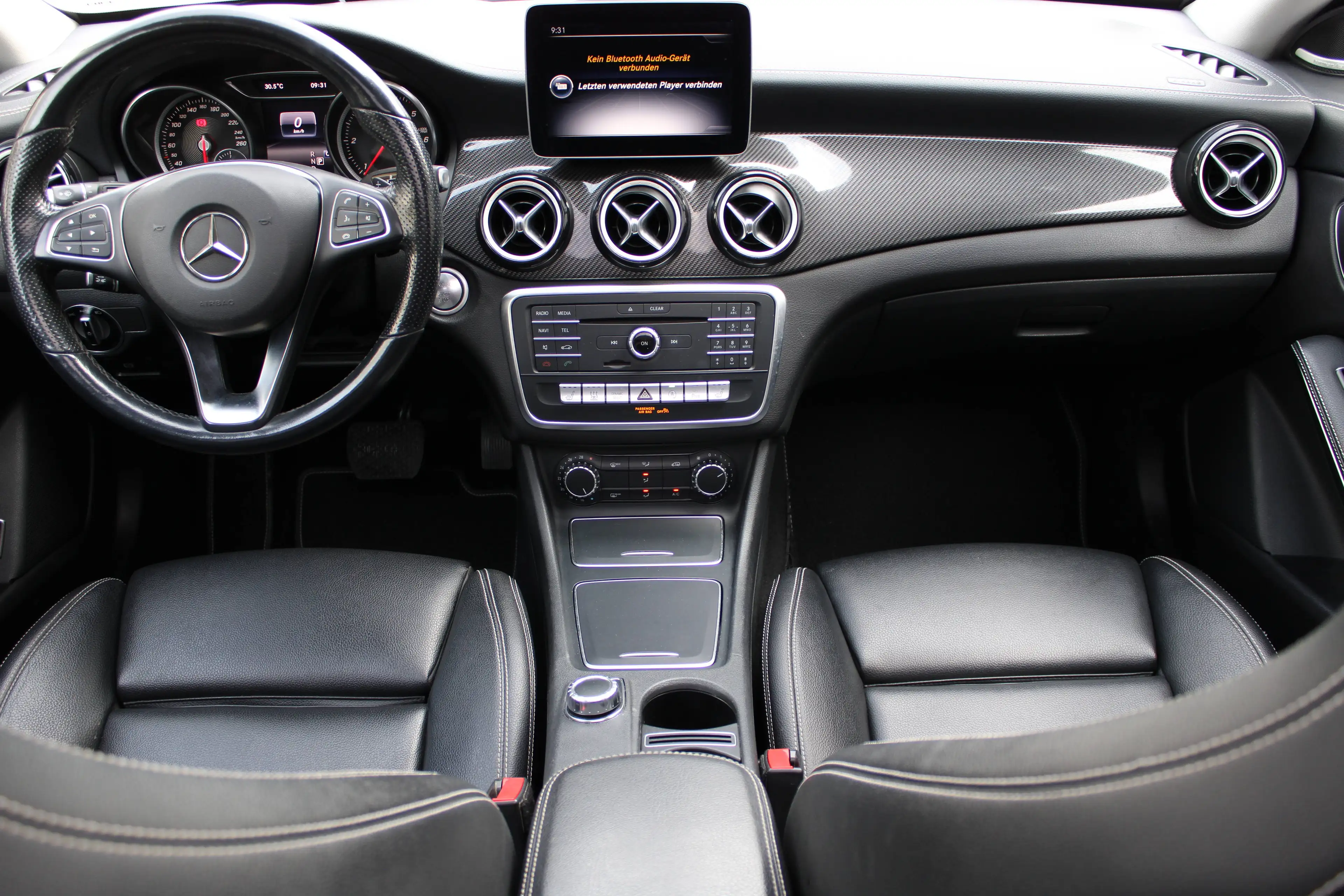 Mercedes-Benz CLA 220 CLA 220 d 4Matic UrbanStyle Edition AMG-Optic-/AHK/Kamera/Leder/Panorama/Distronic — photo 11