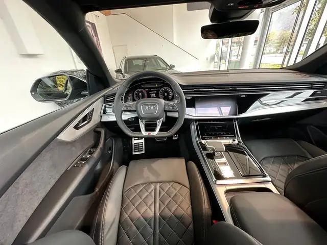 Audi Q8 view 13