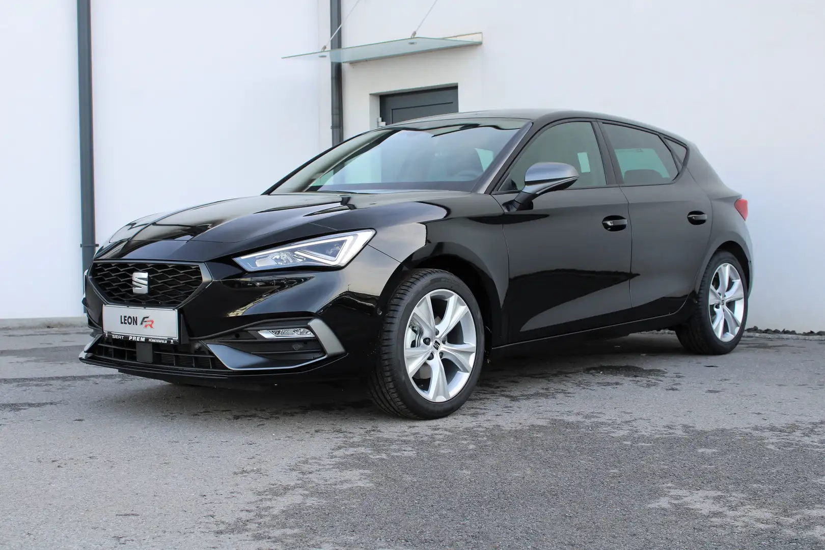 SEAT Leon FR 1.5 TSI ACT 130 PS mit vielen Extras! Schwarz - 2