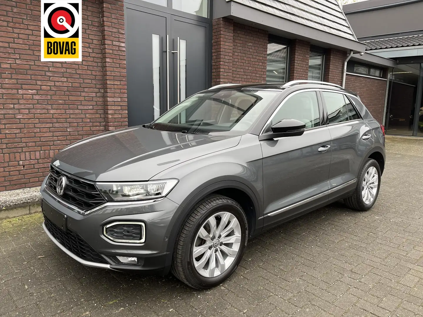 Volkswagen T-Roc 1.5 TSI Sport VIRTUAL DASHBOARD | ADAPTIVE CRUISE Grijs - 1