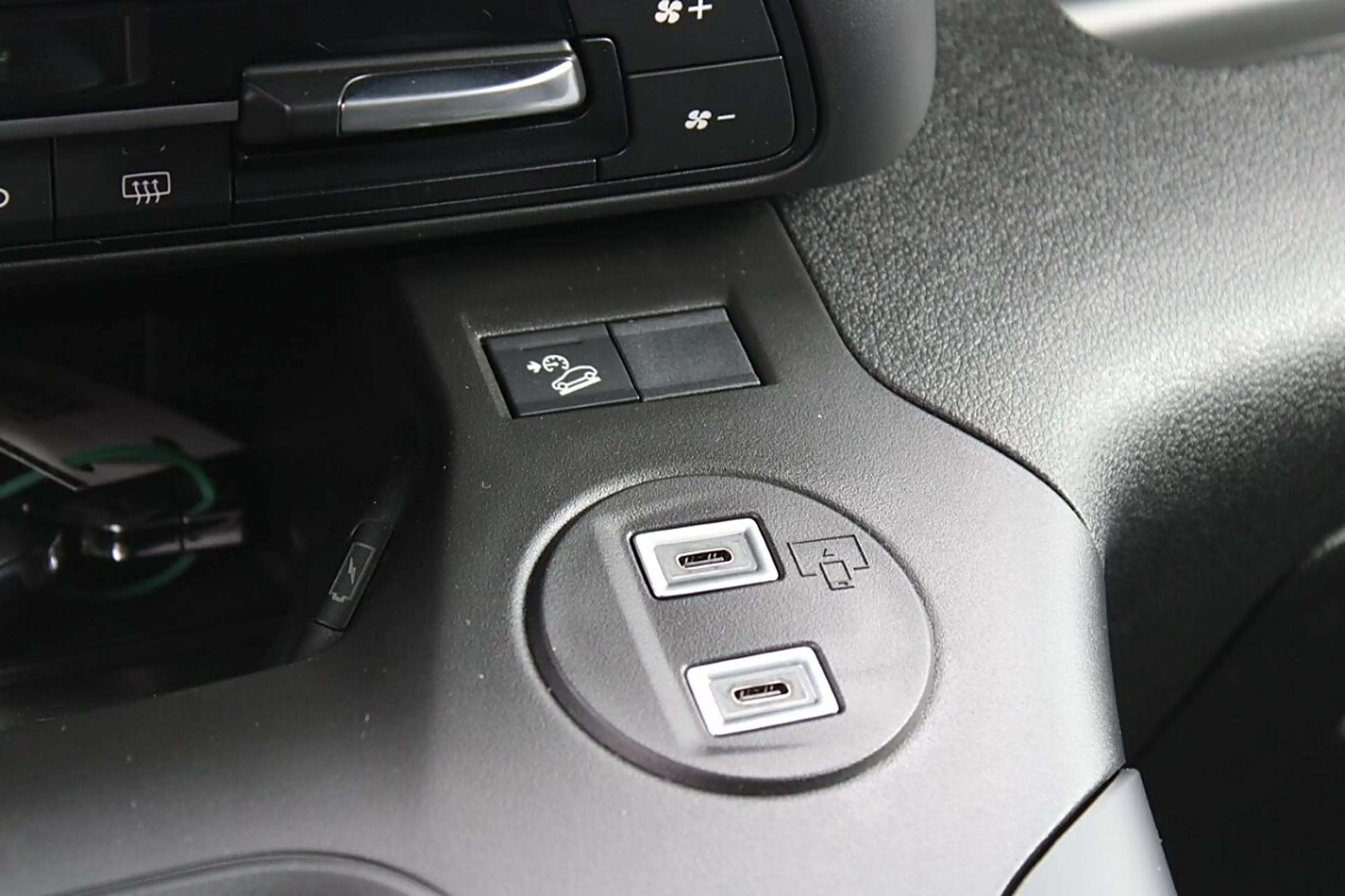 Fiat Qubo 1.5 Diesel 130AT  La Prima 10"Navi Klimaautomat... — photo 36