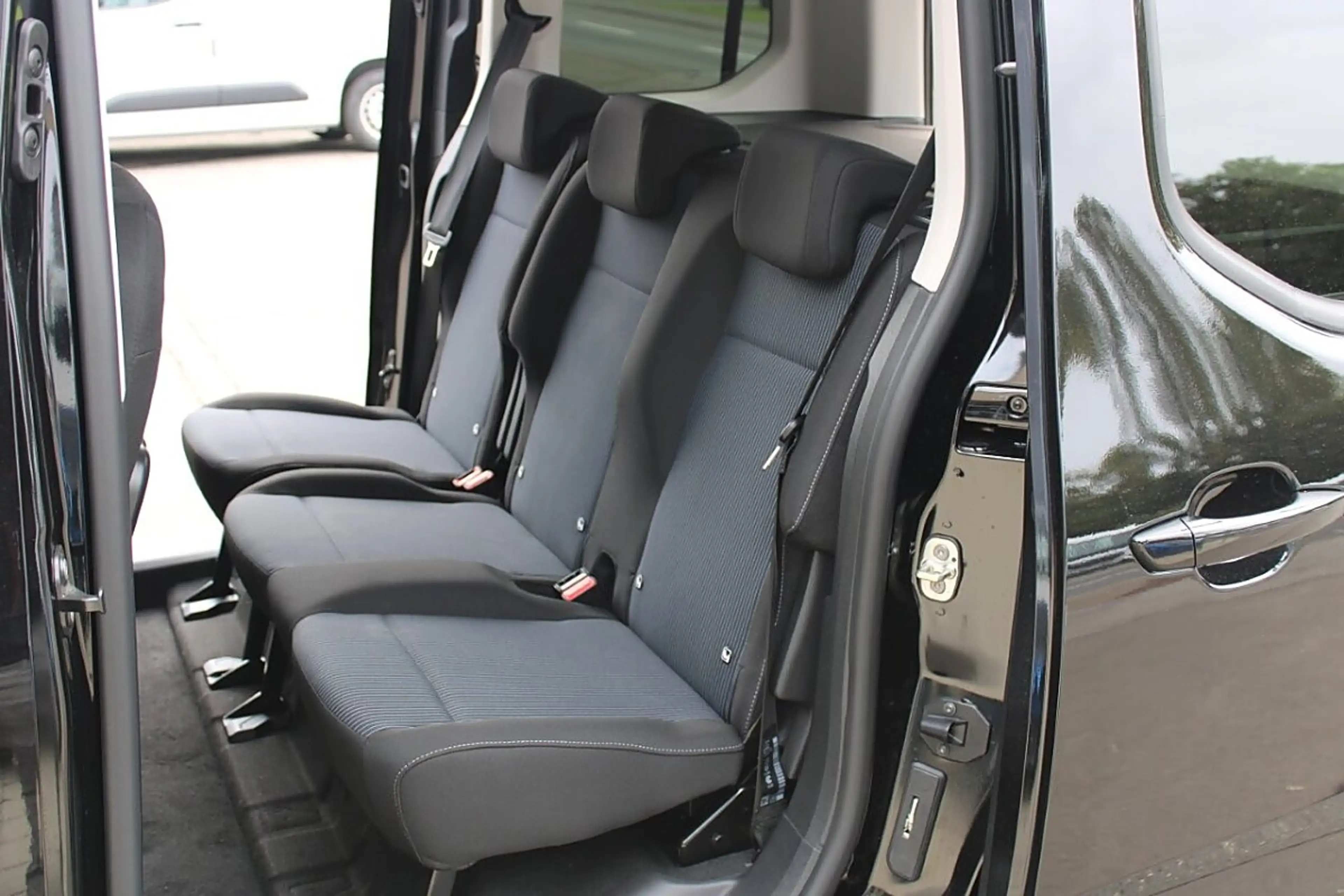 Fiat Qubo 1.5 Diesel 130AT  La Prima 10"Navi Klimaautomat... — photo 17