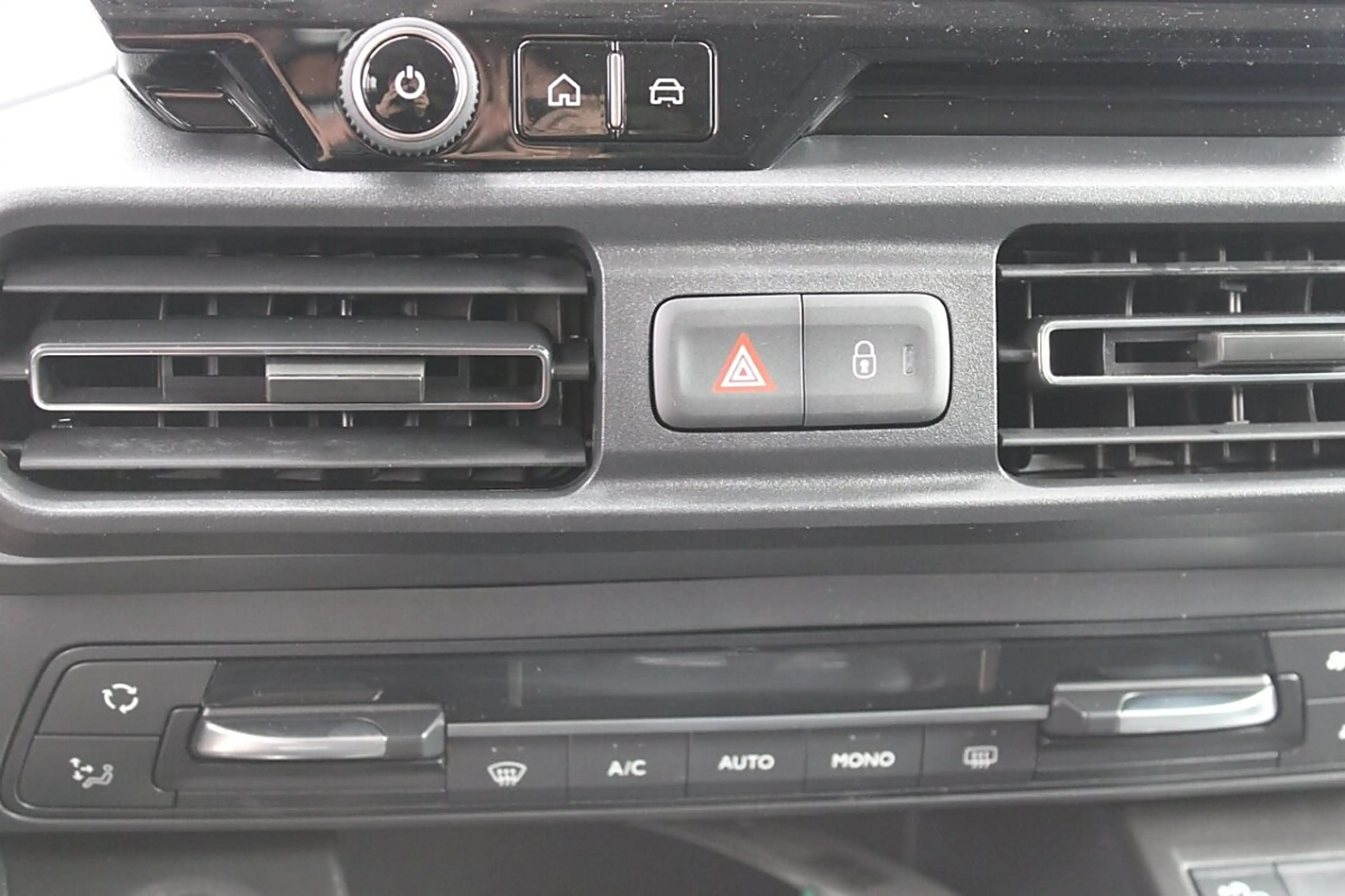 Fiat Qubo 1.5 Diesel 130AT  La Prima 10"Navi Klimaautomat... — photo 33