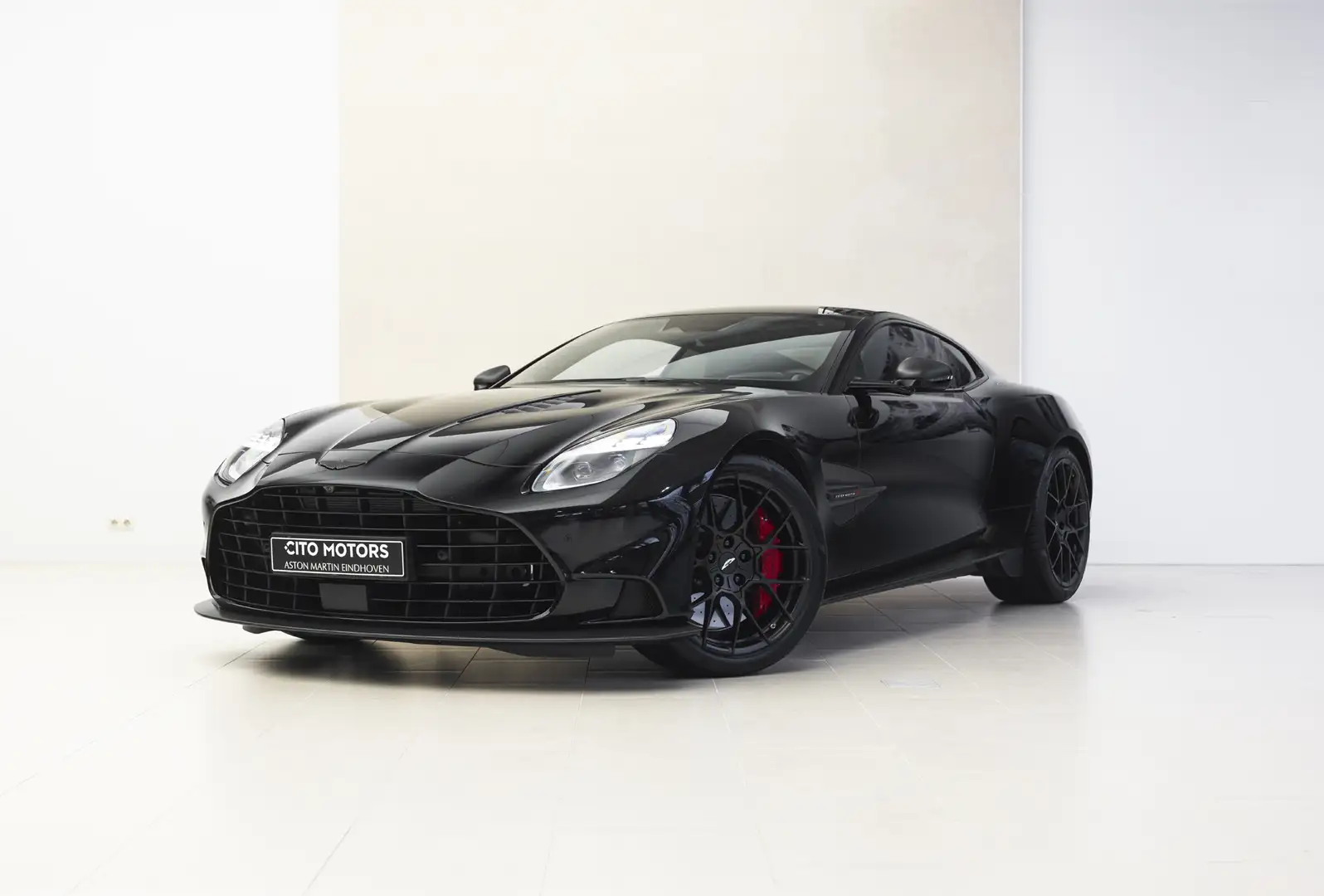 Aston Martin Vanquish 5.2 V12 Coupe Schwarz - 1