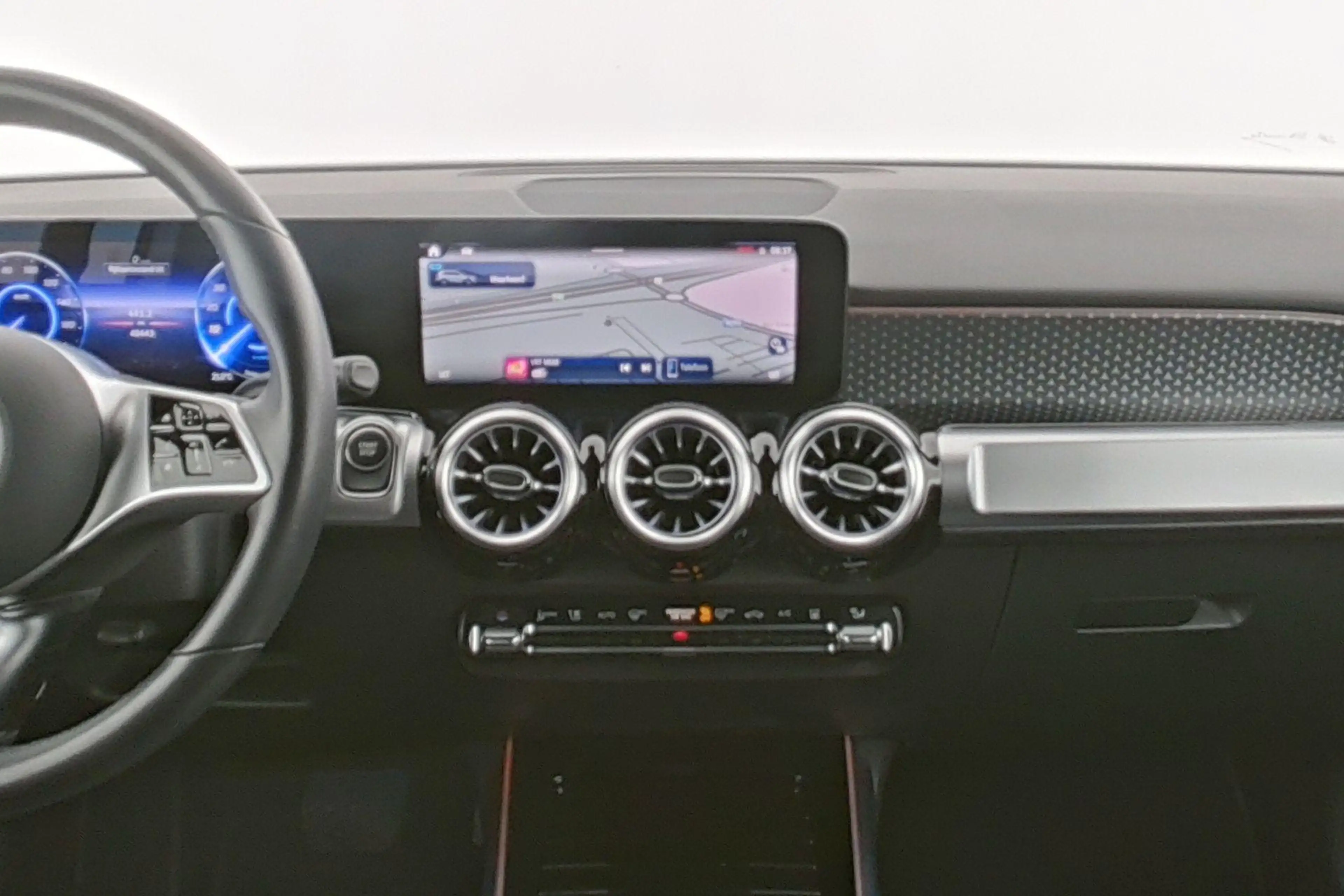 Mercedes-Benz EQB 250 250+ Business Line 71 kWh — photo 13