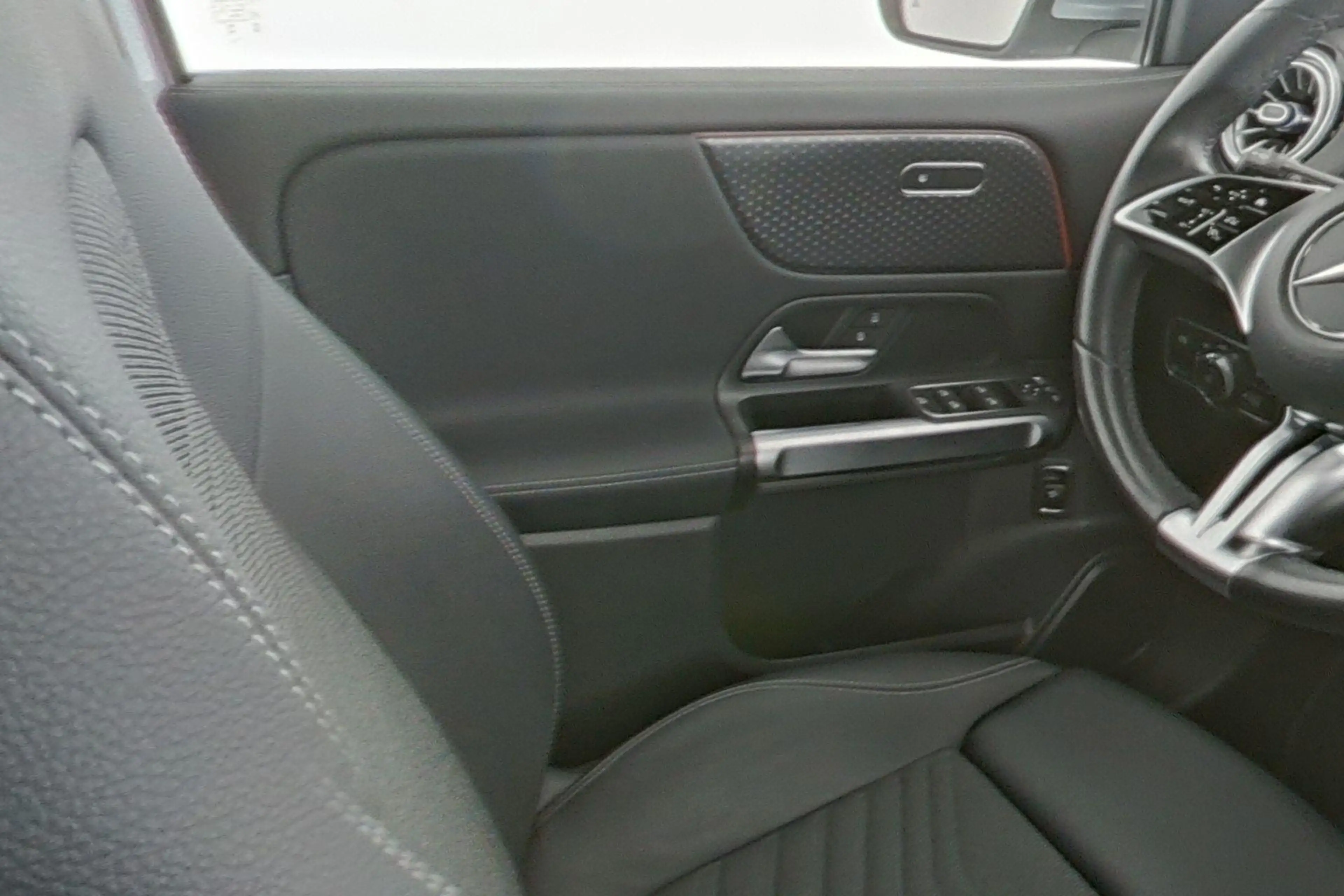 Mercedes-Benz EQB 250 250+ Business Line 71 kWh — photo 14