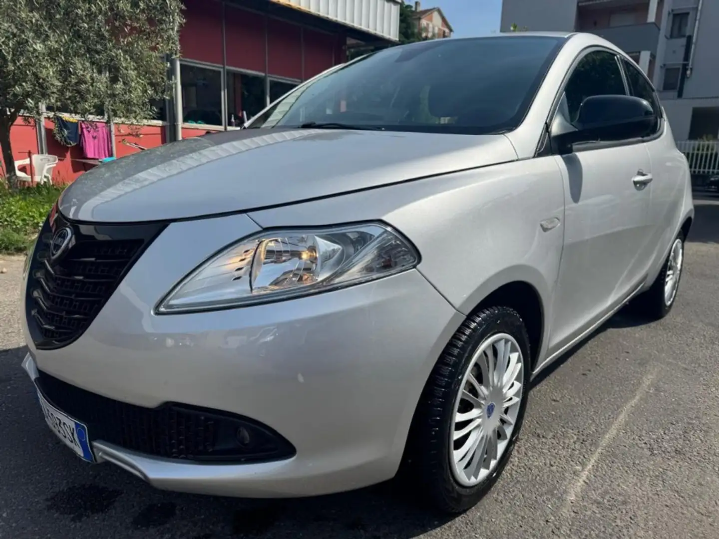 Lancia Ypsilon 1.2 69 CV 5 porte Elefantino Silber - 1