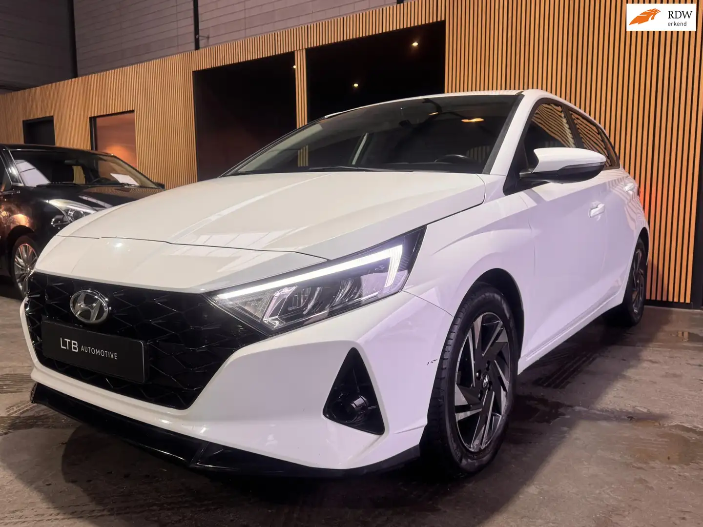 Hyundai i20 1.0 T-GDI Comfort Automaat Camera|Carplay|Stoel/St Weiß - 1