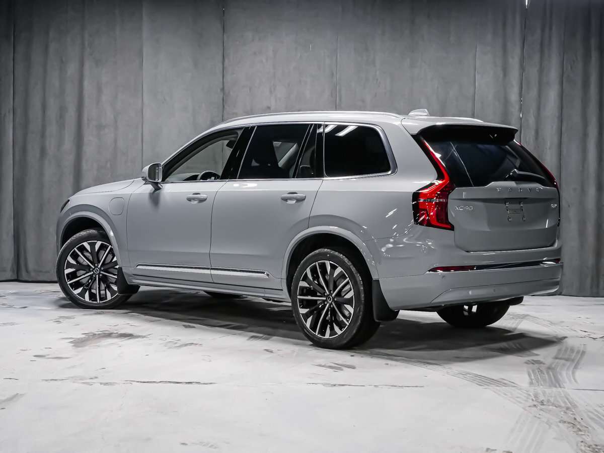 2026 Volvo XC90 Plus 7-Seater (Bright Theme) alt 4
