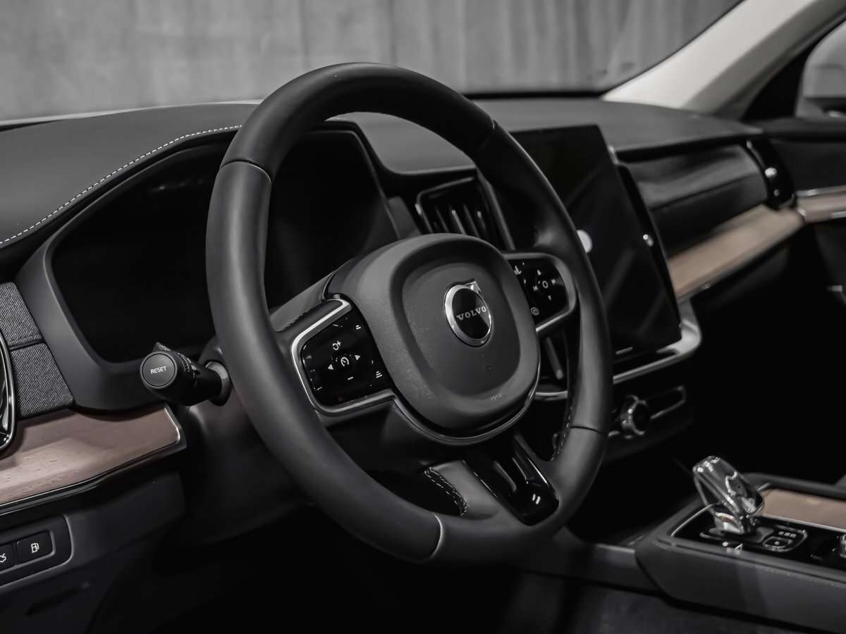 2026 Volvo XC90 Plus 7-Seater (Bright Theme) thumb 9