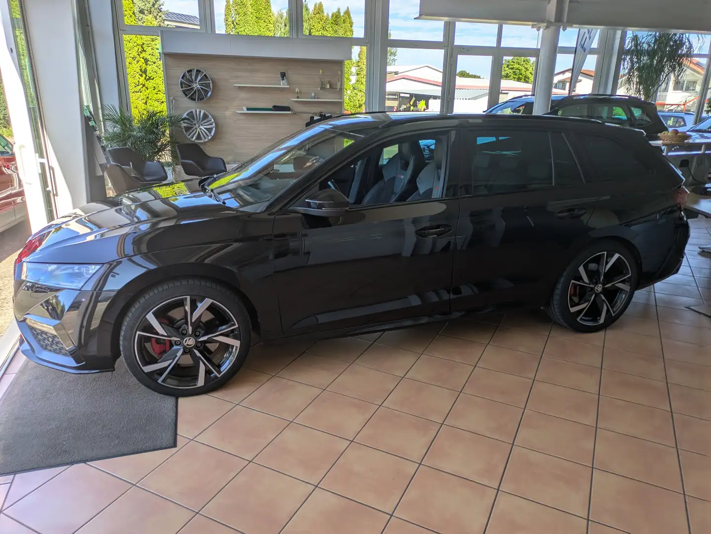 Skoda Octavia RS / DSG / Pano / AHK / STHZ / Matrix / ACC / Schwarz - 1
