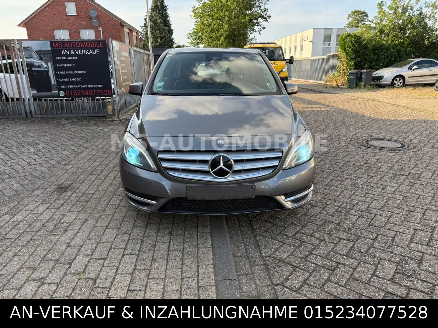 Mercedes-Benz B 200 CDI*AUTOMATIK*NAVI*XENON*LEDER*ABSTAND* Grijs - 2