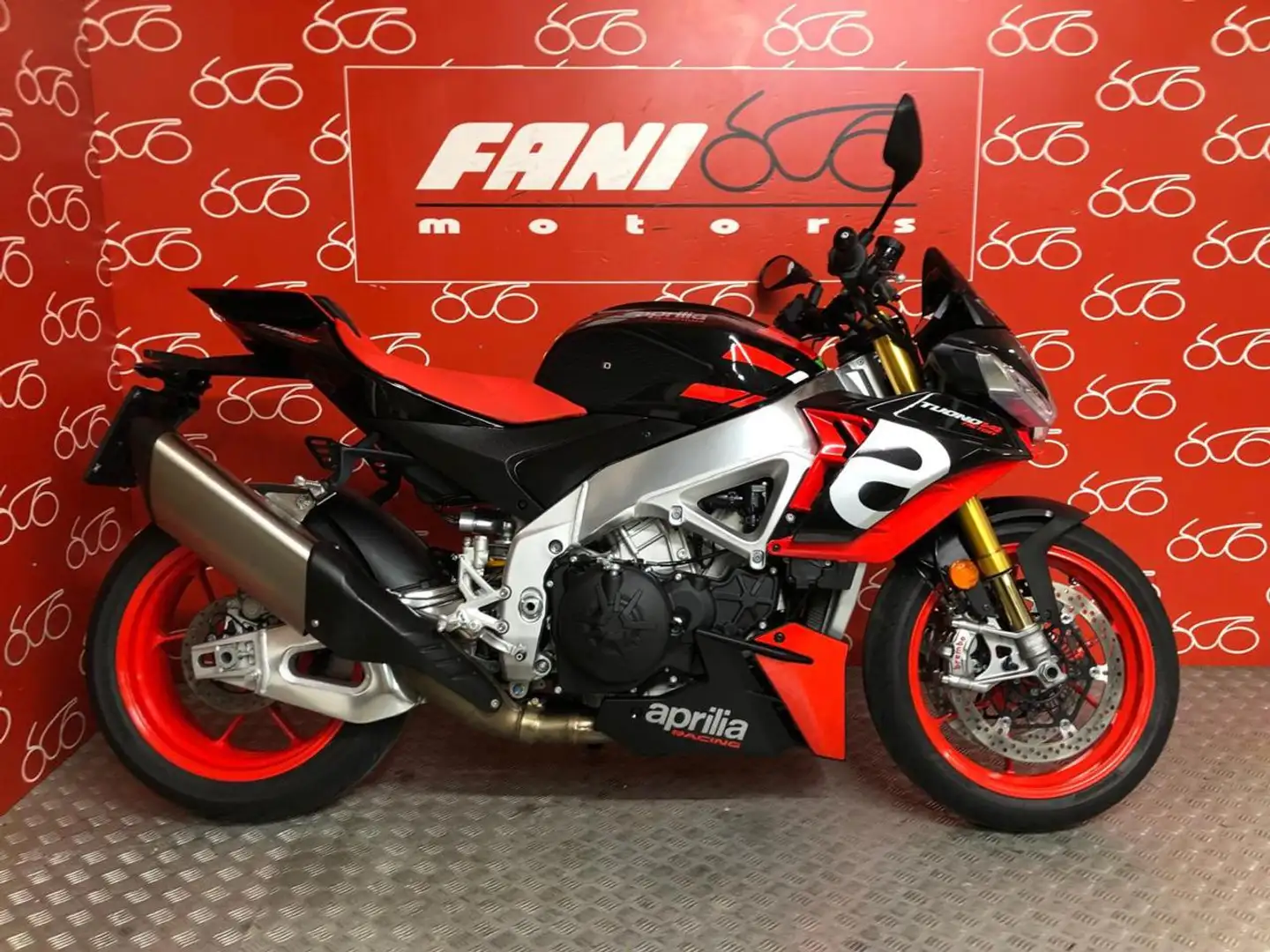Aprilia Tuono Factory Nero - 1