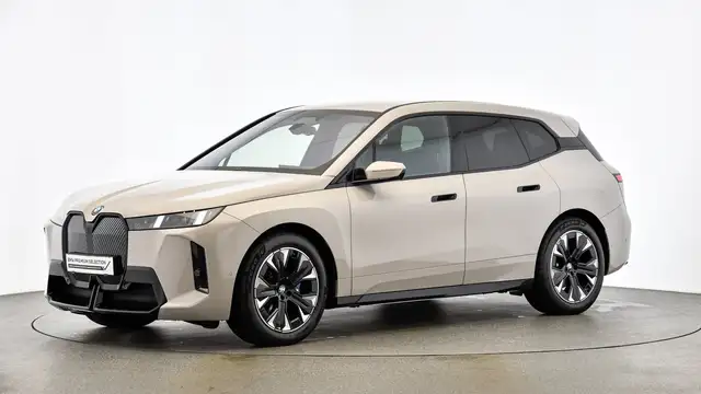 BMW Ix view 3