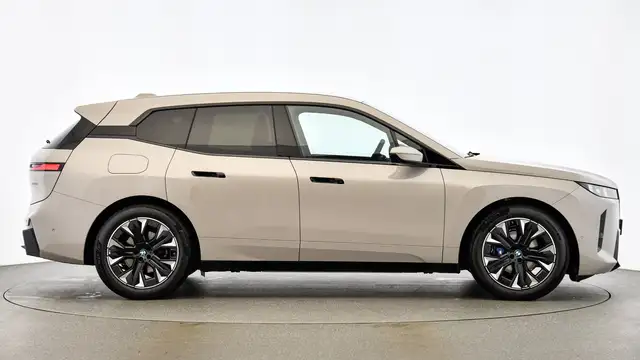 BMW Ix view 7