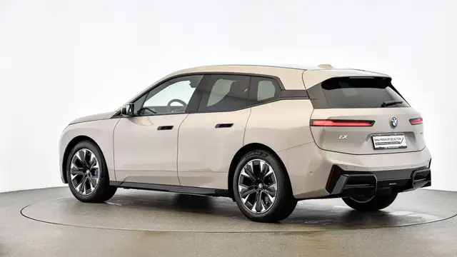 BMW Ix view 4