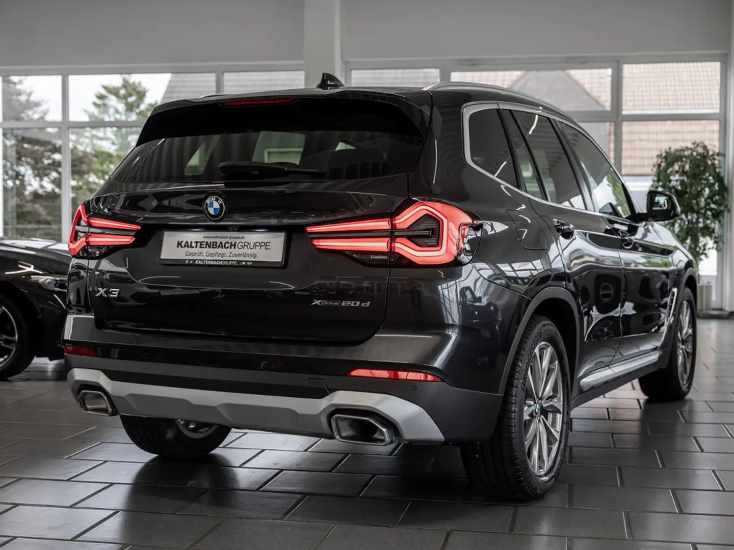 BMW X3 xDrive 20d LED W-LAN NAVI KAMERA SHZ PDC Grau - 2