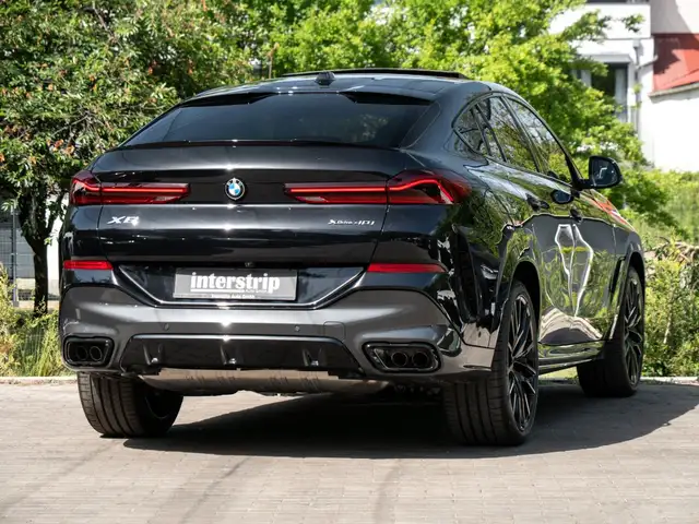 BMW X6 view 6