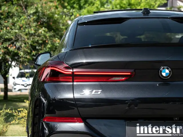 BMW X6 view 9