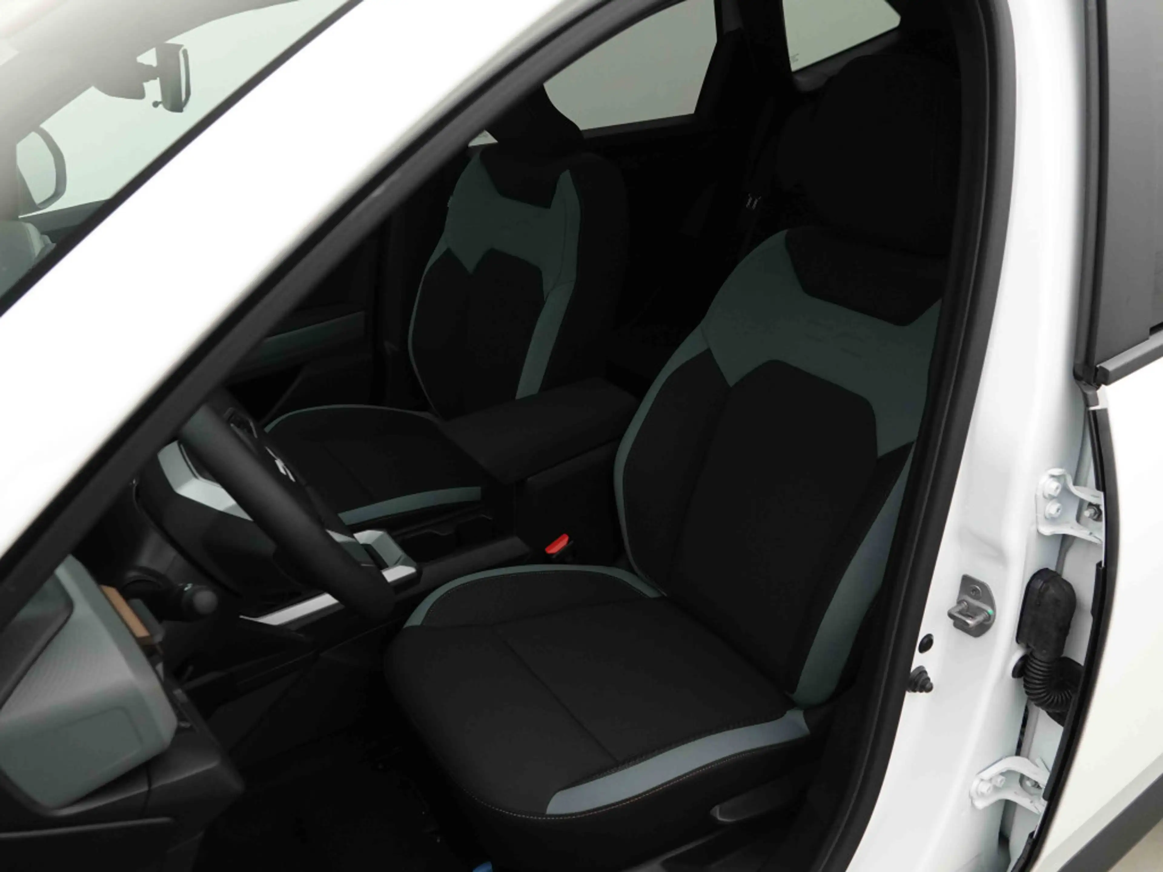 Dacia Bigster 1.2 TCe 140 MHEV Extreme | GPS | Winter Pack | Power Tailgate — photo 8