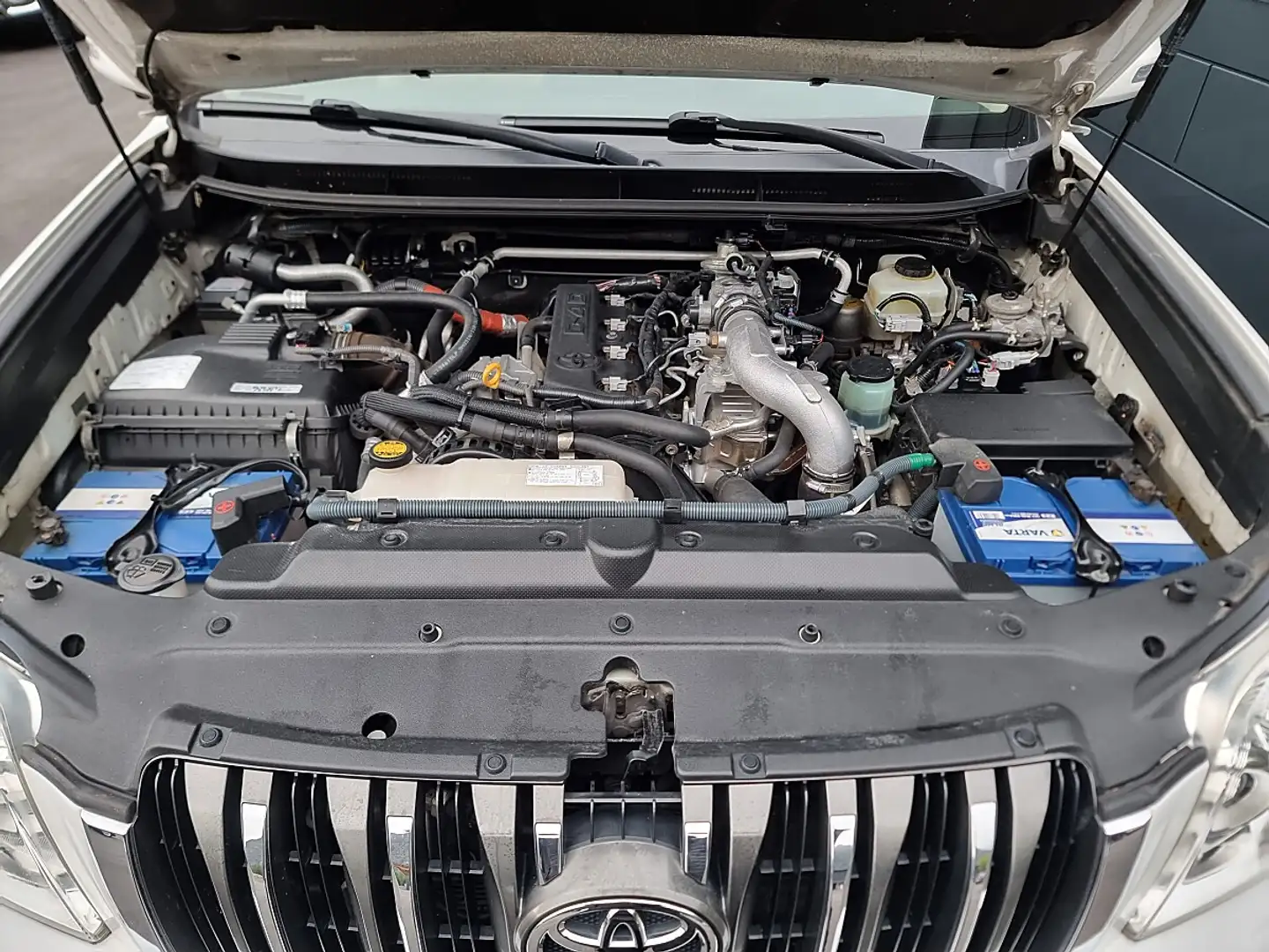 Toyota Land Cruiser Landcruiser 300 3,0 D-4D 175 President Aut. Weiß - 2