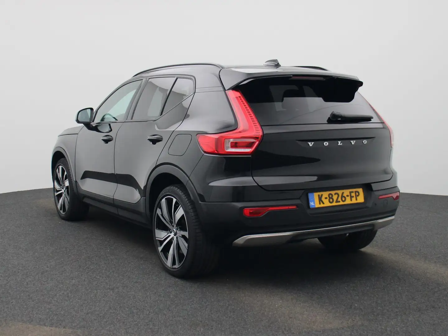 Volvo XC40 Recharge 78kw AWD R-Design | GOOGLE NAVIGATIE | ST Noir - 2