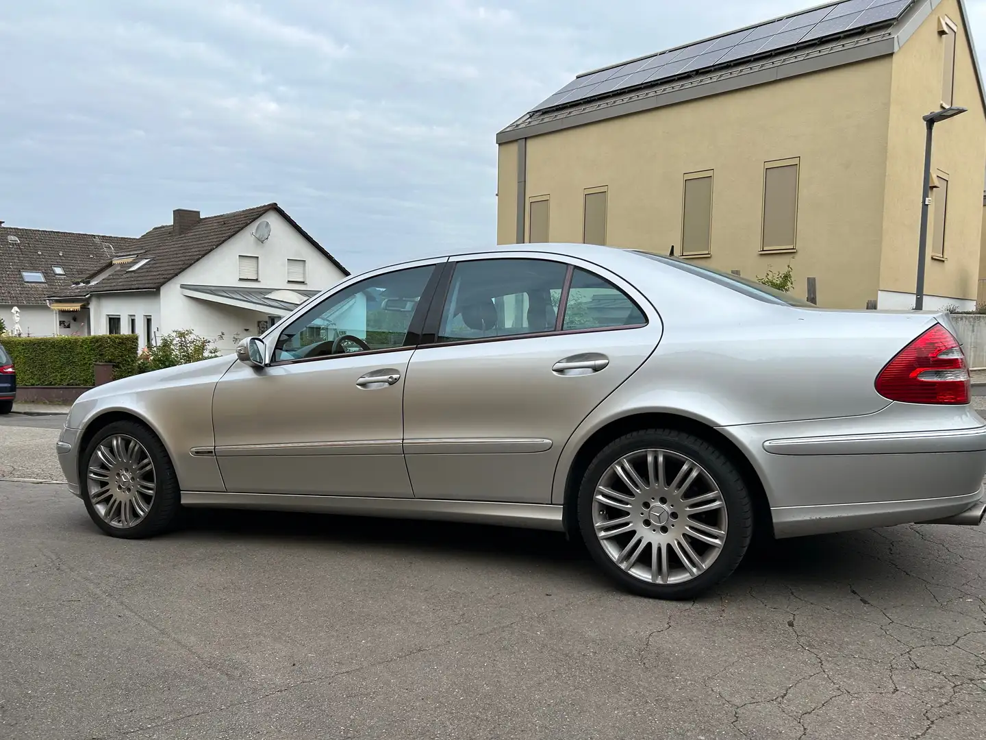 Mercedes-Benz E 320 E 320 4Matic Automatik Avantgarde Срібний - 1