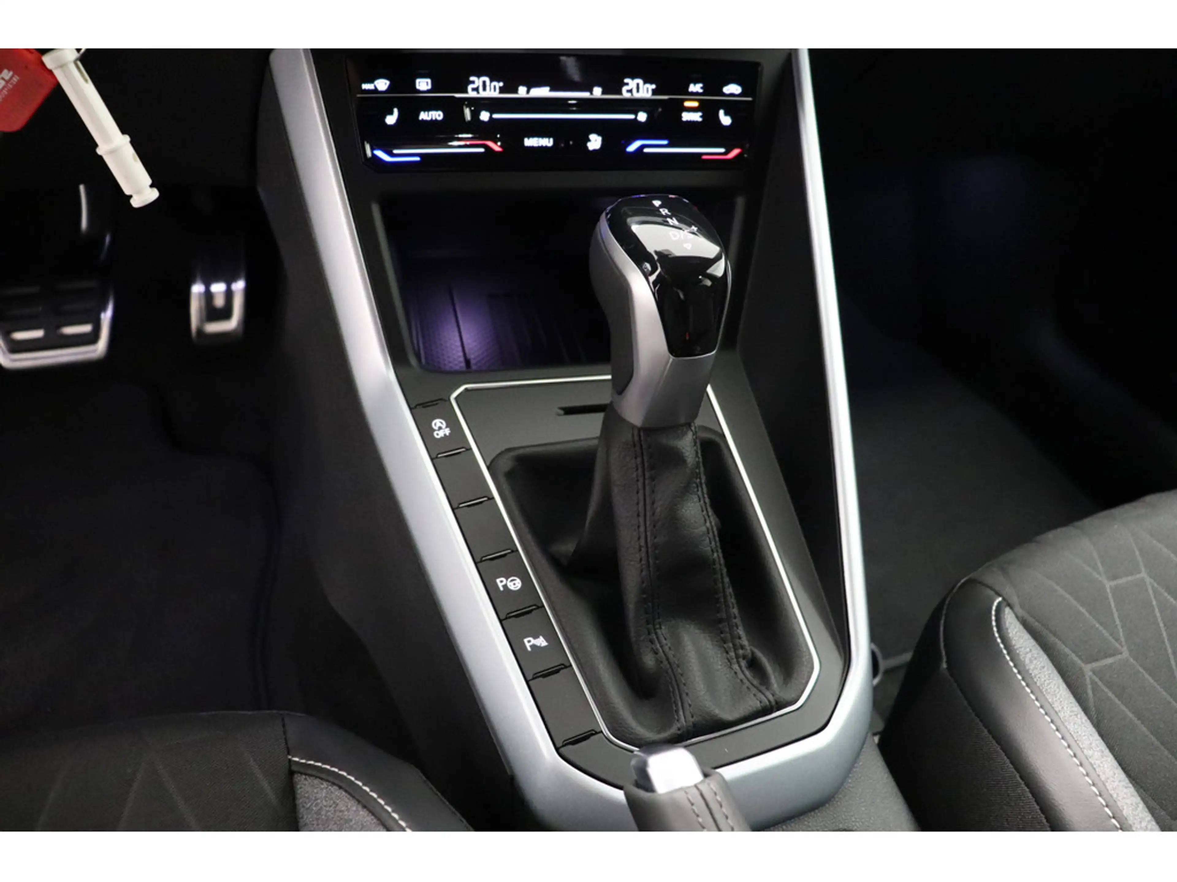 Volkswagen Taigo 1.0 TSI Life DSG #NAVI #LED #AHK — photo 9