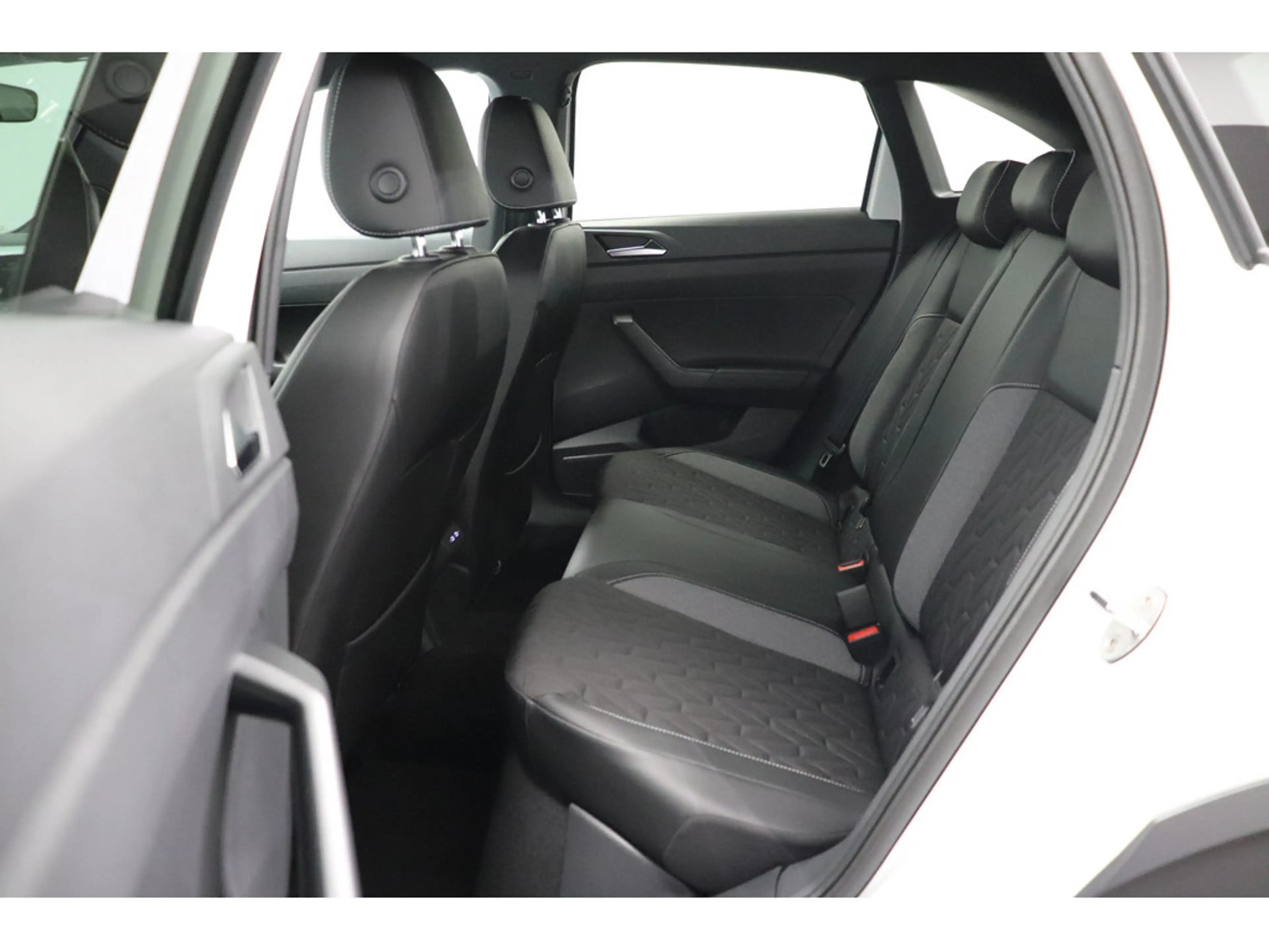 Volkswagen Taigo 1.0 TSI Life DSG #NAVI #LED #AHK — photo 13