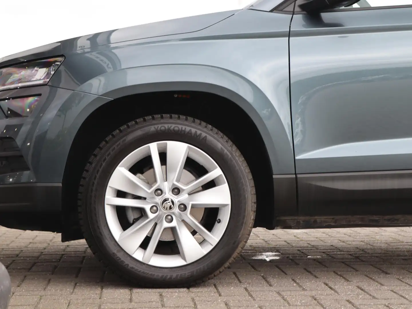 Skoda Karoq 1.5 TSI 150 pk DSG ACT Executive | Navigatie | Cli Grijs - 2