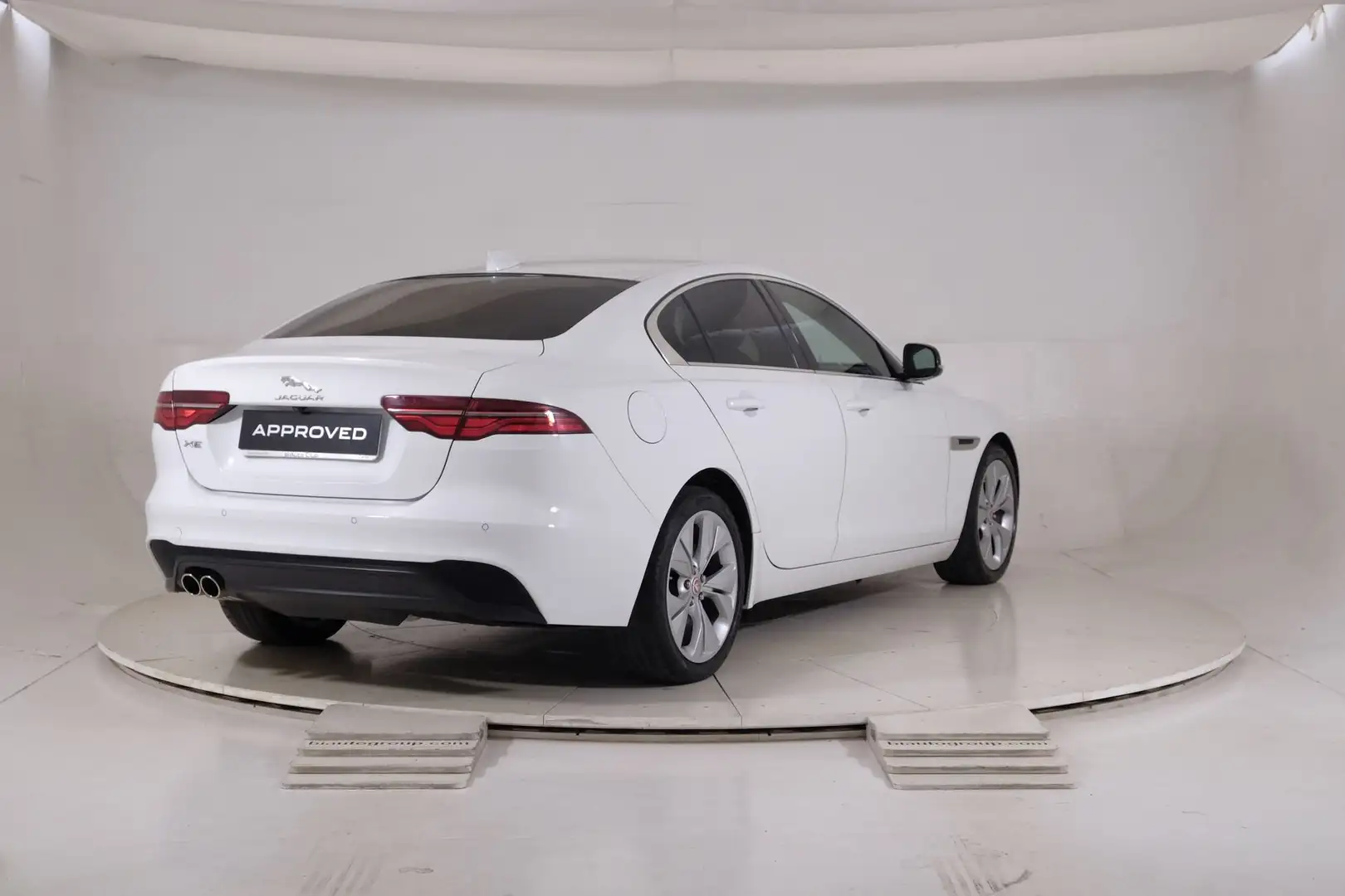 Jaguar XE Diesel 2.0d i4 HSE 180cv auto Blanc - 2
