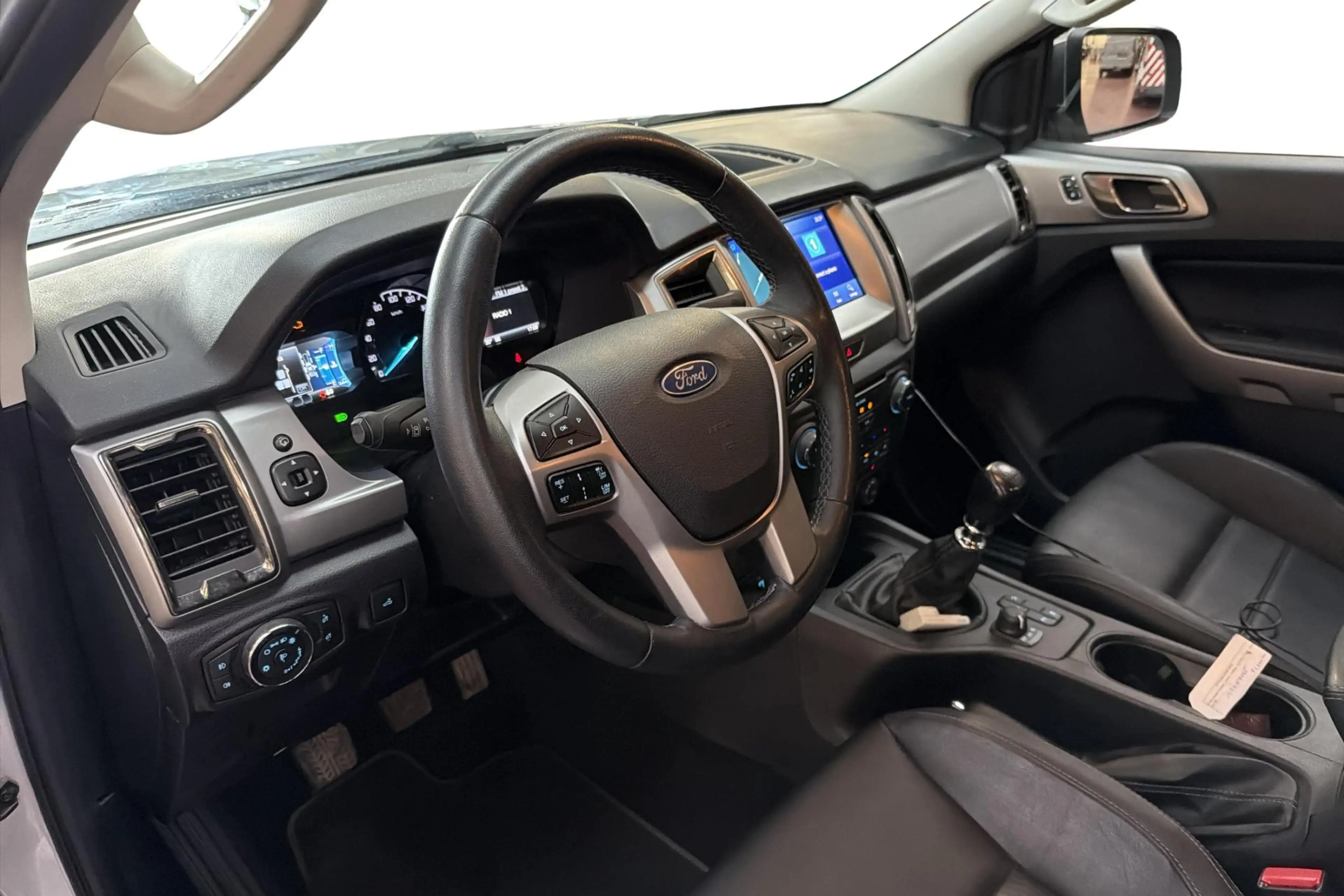 Ford Ranger 2.0TDCi 125kW 4x4 D-Cab Limited — photo 11