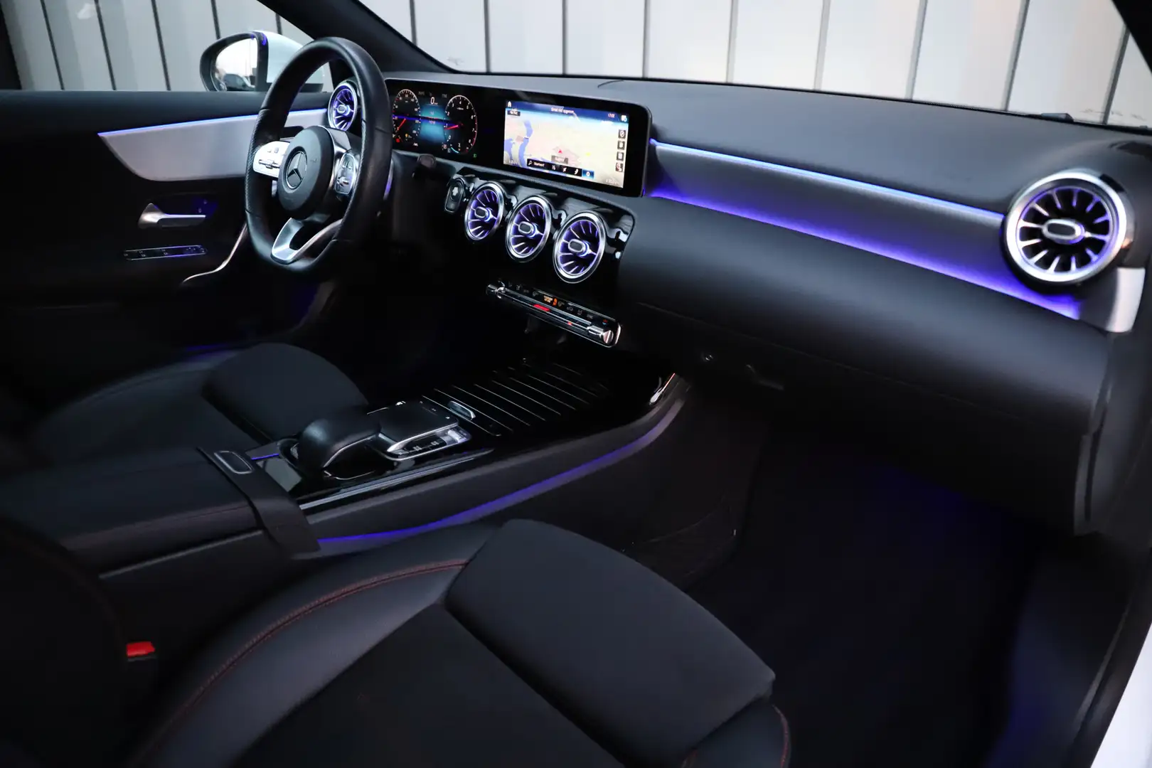 Mercedes-Benz A 200 AMG Aut7 | 163PK | Pano | Keyless-go | Sfeerverlic Blanc - 2