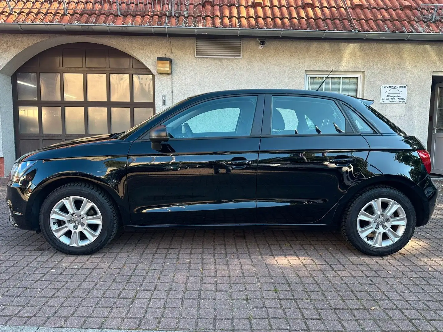 Audi A1 Sportback*SITZHZG*PDC*2.HD*UNFALLFREI* Negro - 2