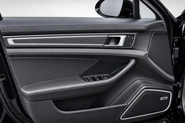Porsche Panamera view 13