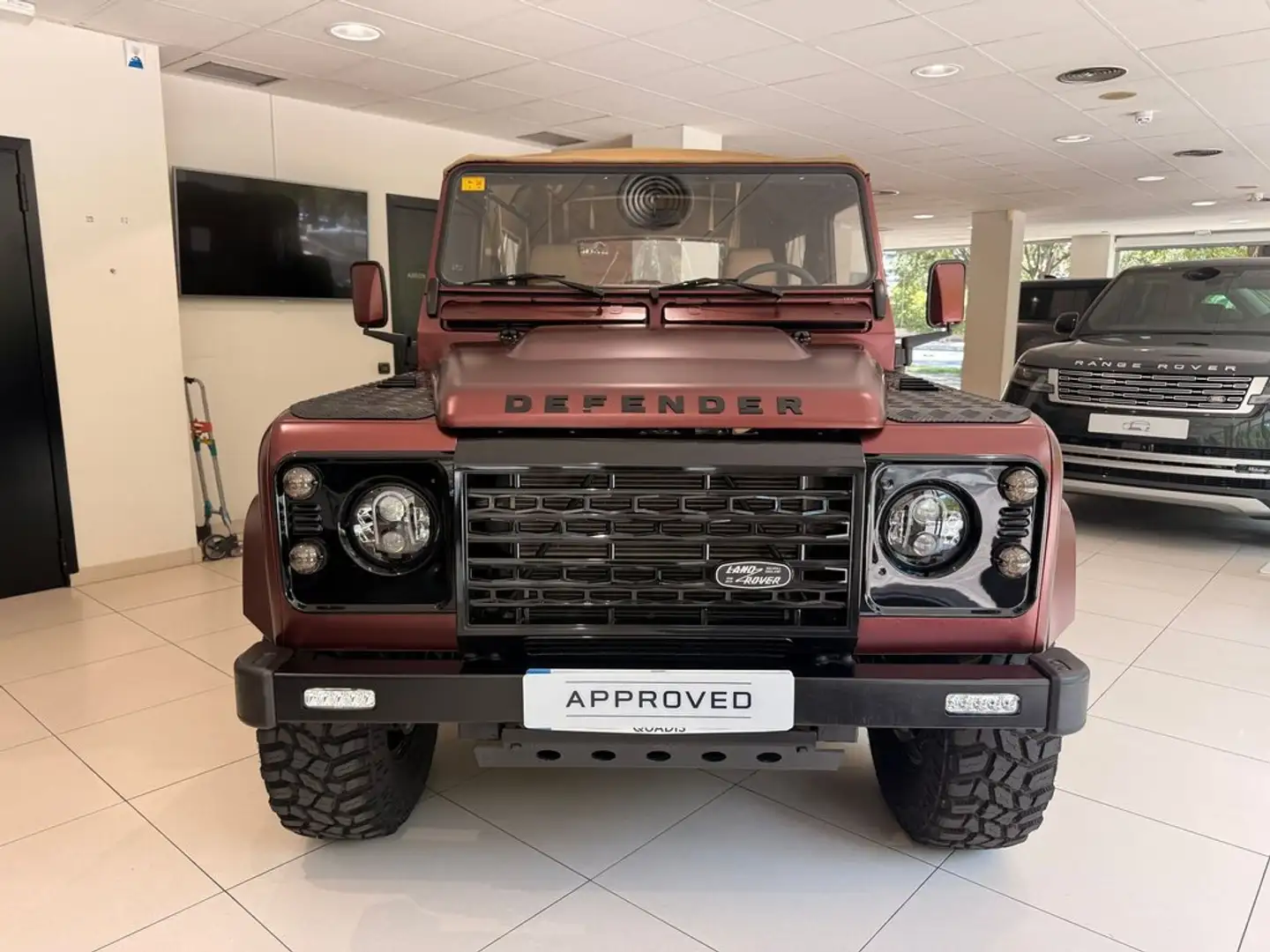 Land Rover Defender 90TDI Techo Duro Marrón - 2
