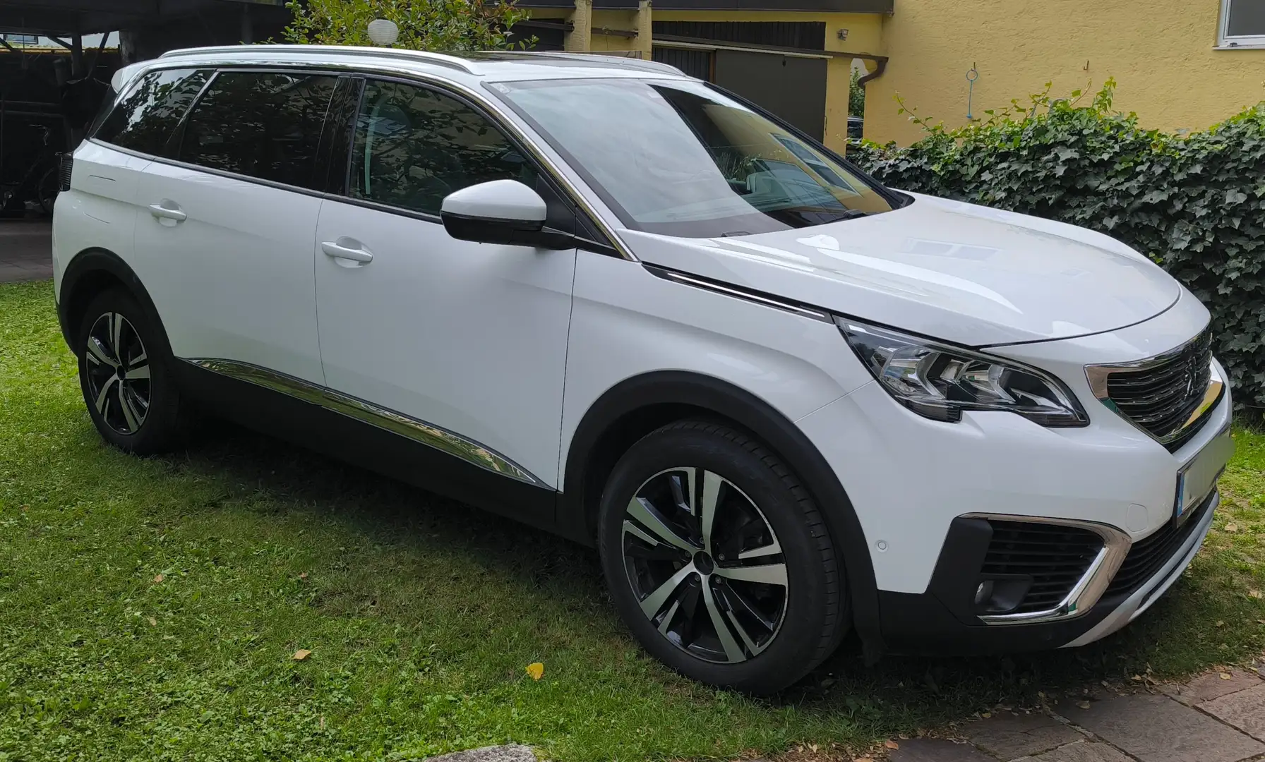 Peugeot 5008 *ALLURE*PANO*AMBIENTE*AUTOMATIK* 1,2 PureTech 130S Weiß - 1