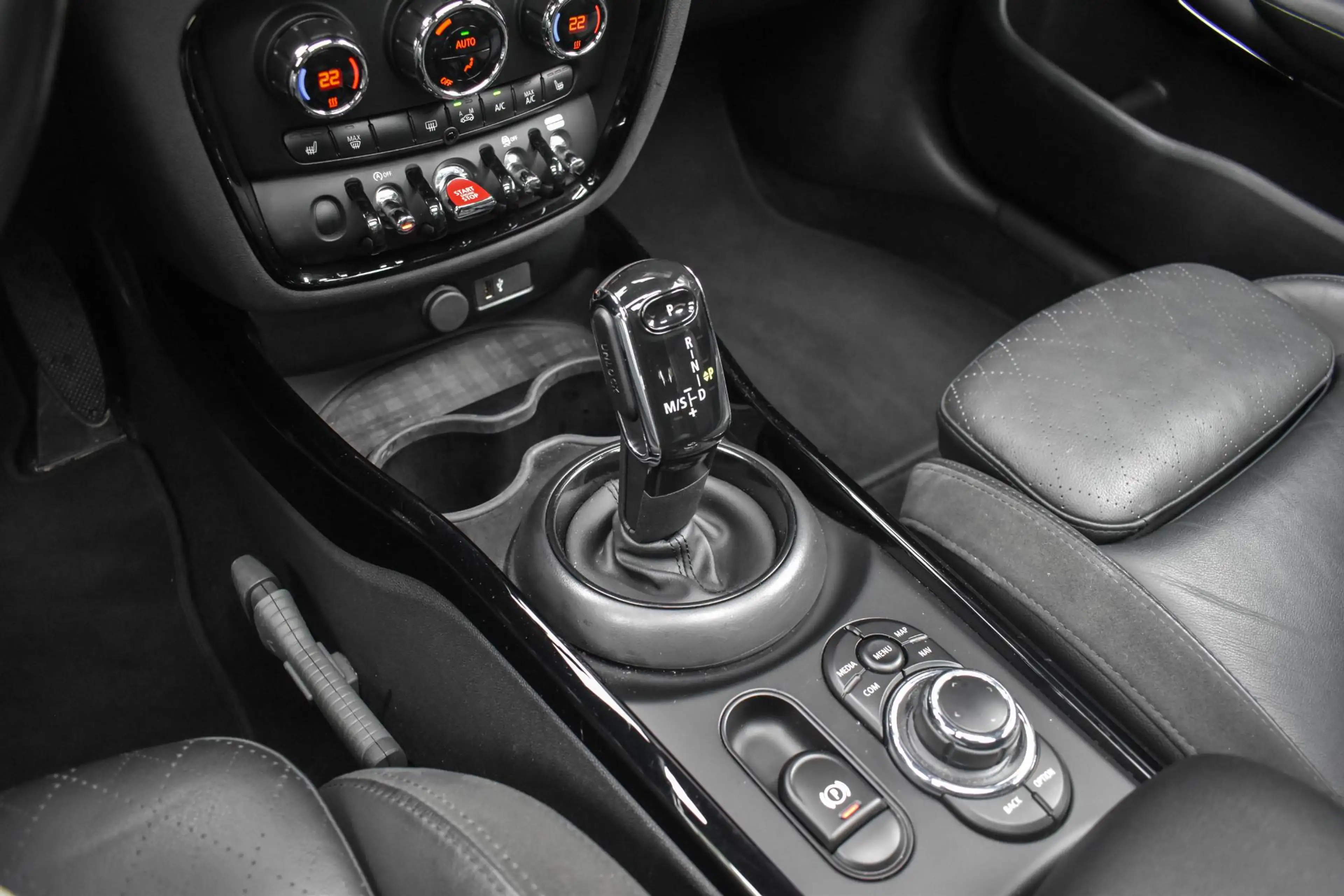 MINI Cooper Clubman 1.5 Richmond Park Pano Leder Carplay — photo 25