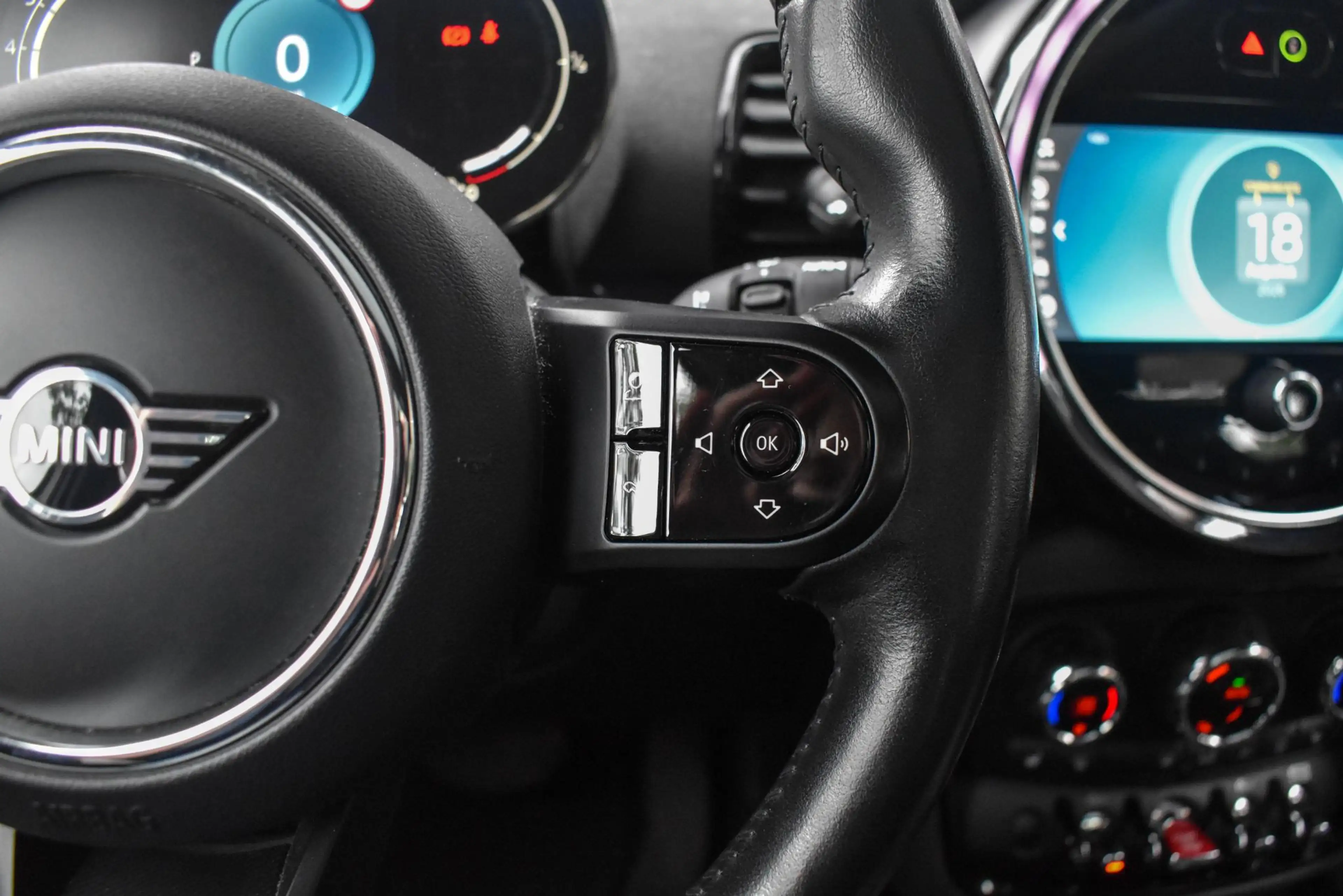 MINI Cooper Clubman 1.5 Richmond Park Pano Leder Carplay — photo 16