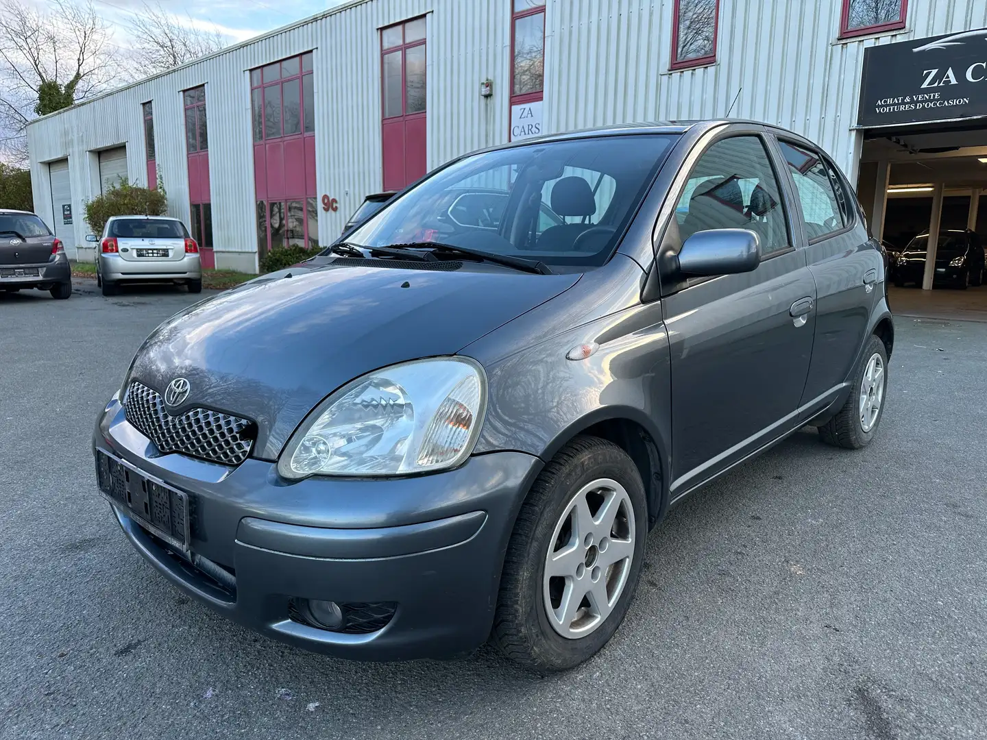 Toyota Yaris Yaris 1.0i VVT-i 16v Blue Line Airco Gris - 1